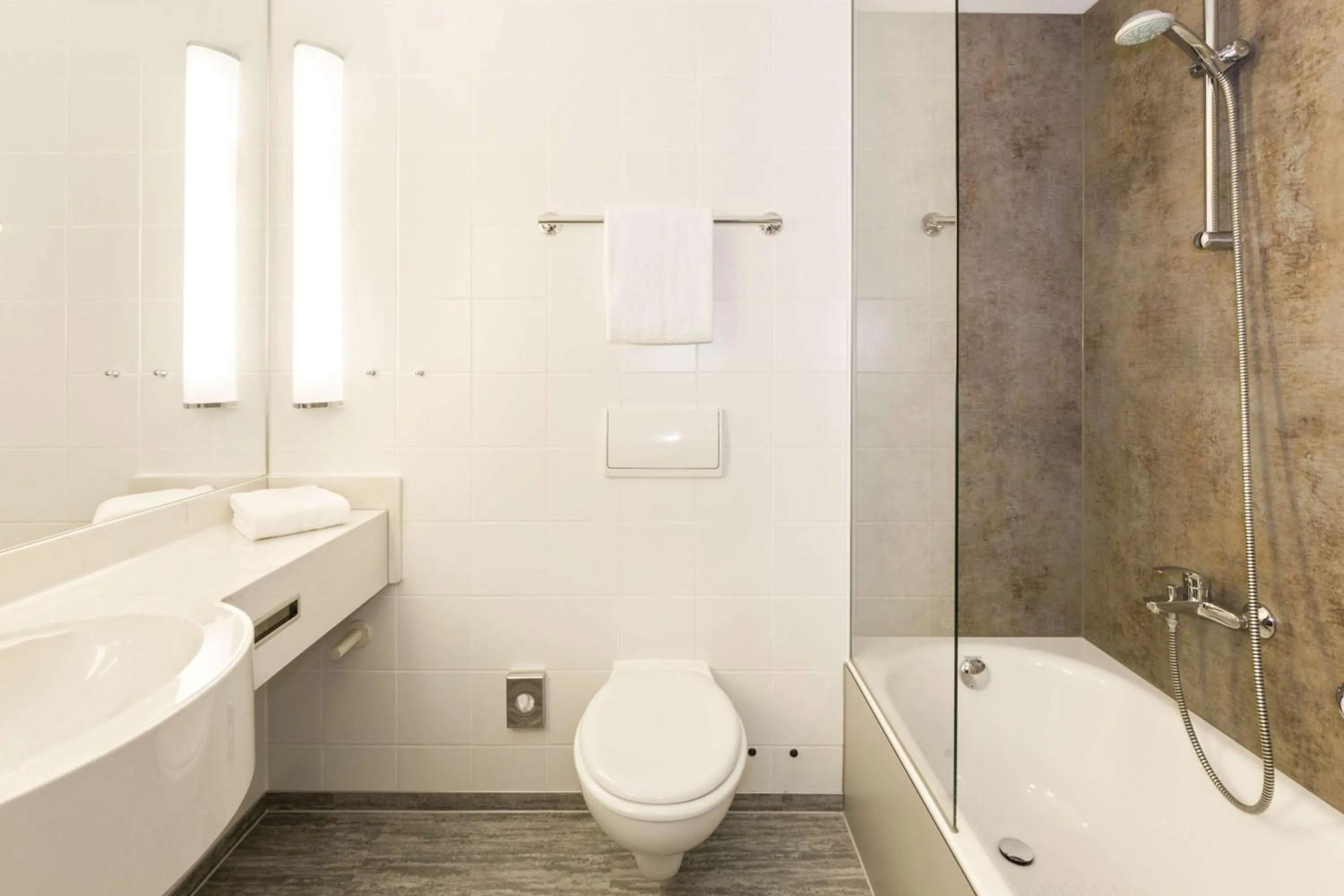 Bathroom in Park Inn by Radisson Dresden