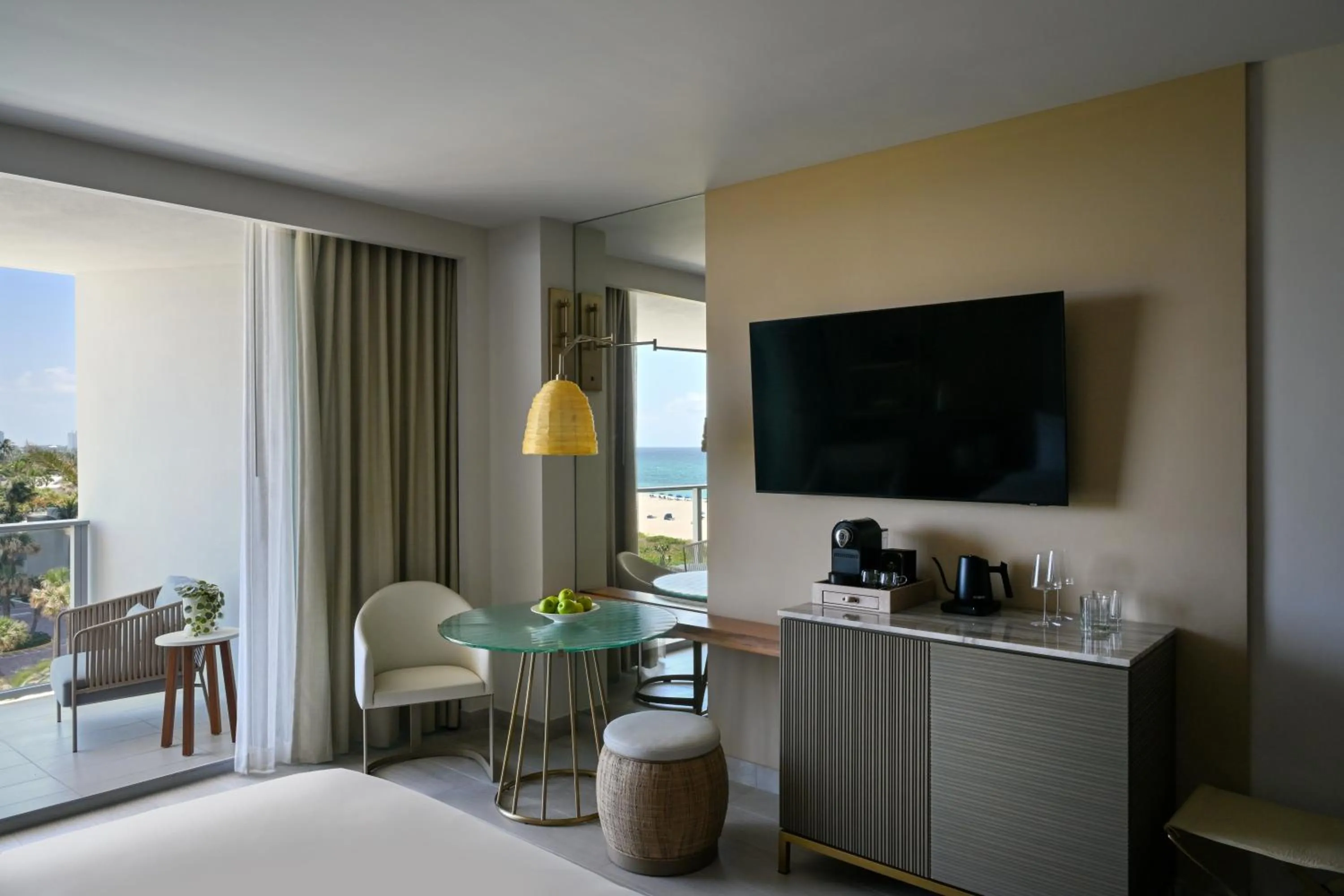 Communal lounge/ TV room, Bed in Amrit Ocean Resort & Residences Singer Island