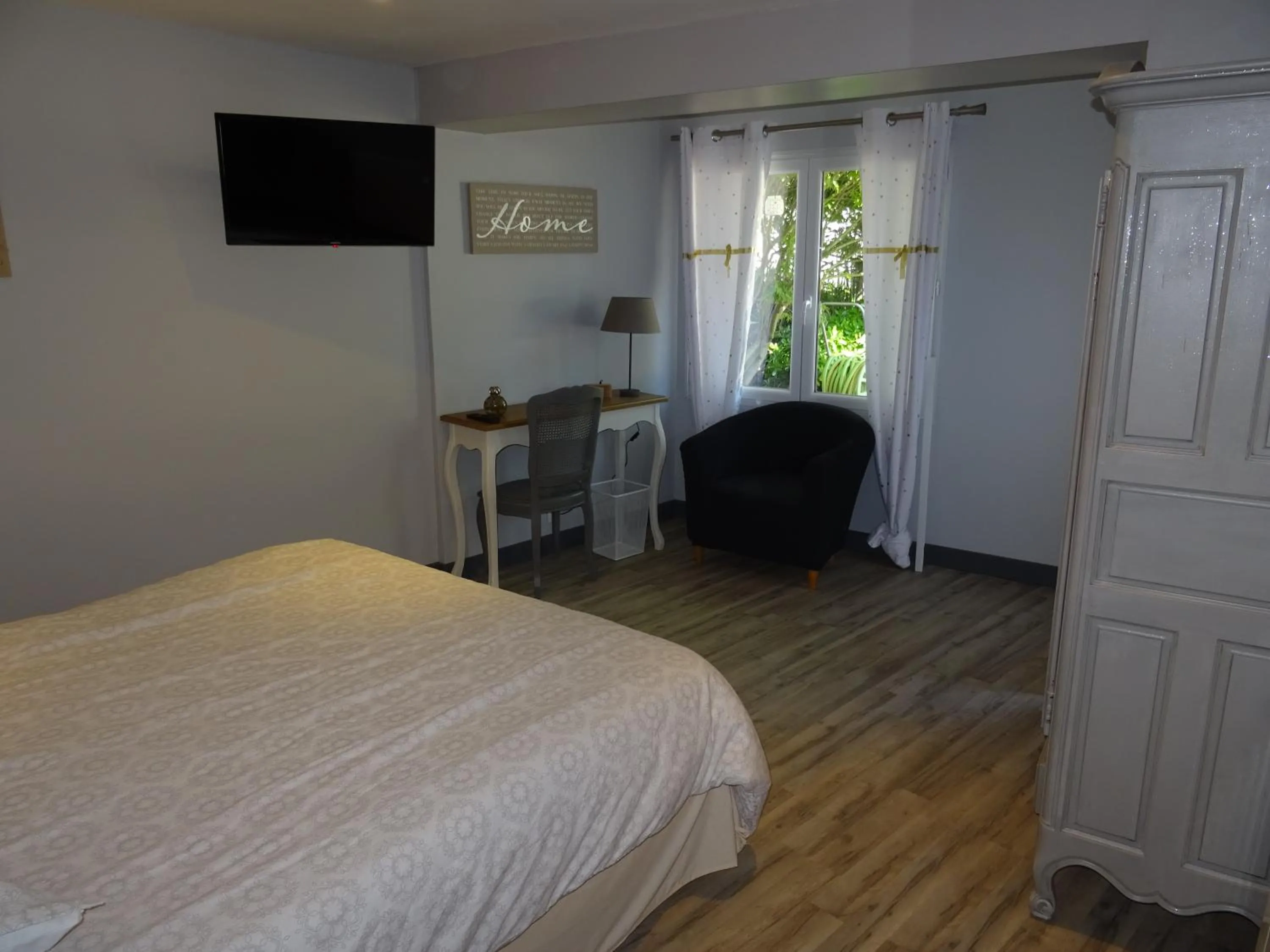 Bed in Hôtel Le Sens