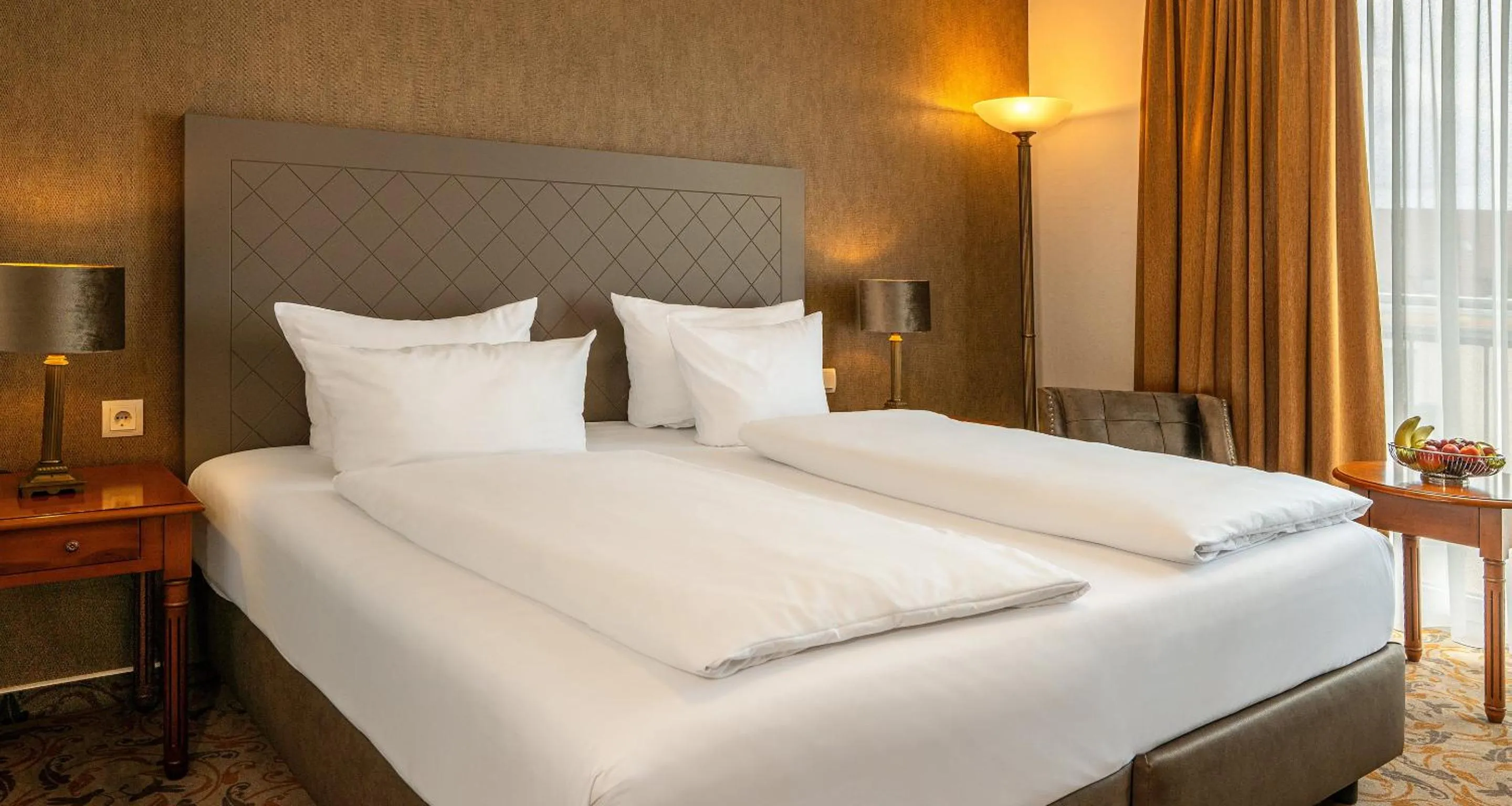 Bed in Victor's Residenz-Hotel Berlin Mitte