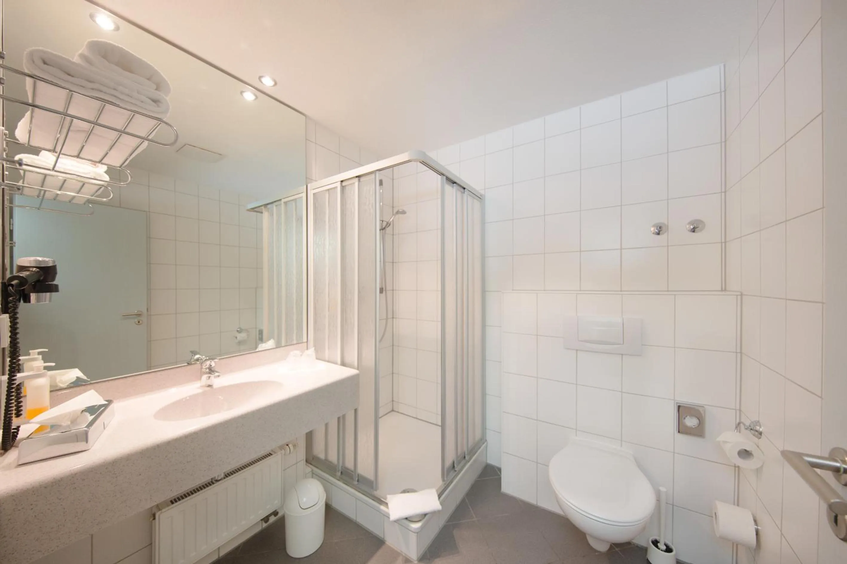 Shower in Hotel Montana