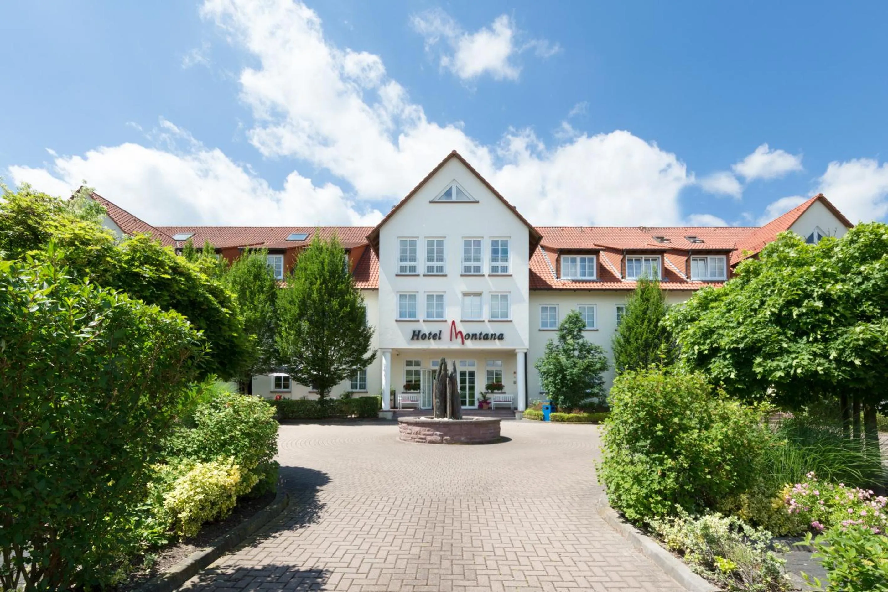 Facade/entrance in Hotel Montana