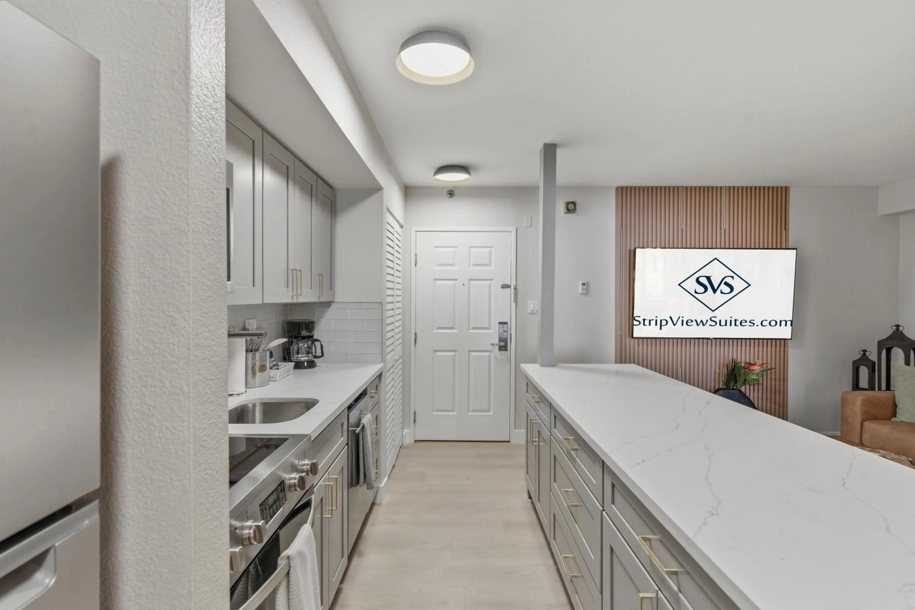 Kitchen or kitchenette in StripViewSuites at Jockey Club