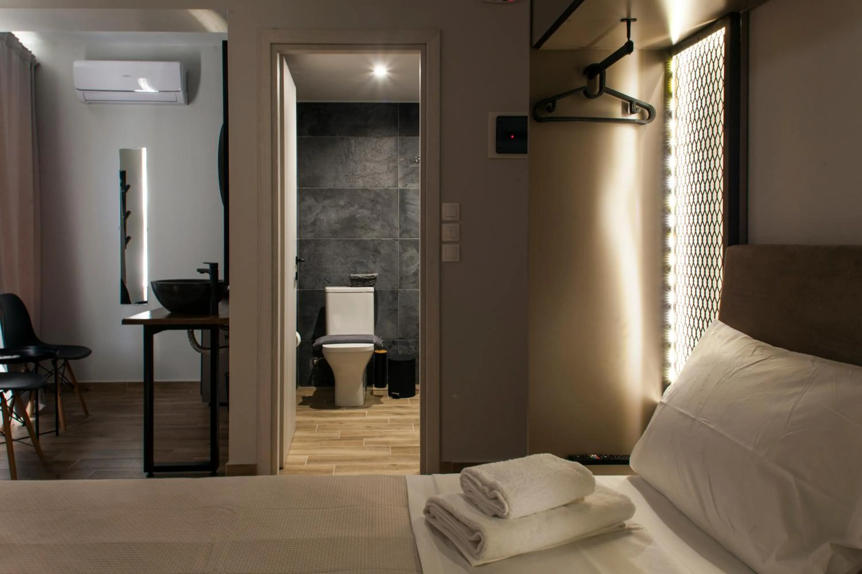 Bed in Raise The Heraklion Project