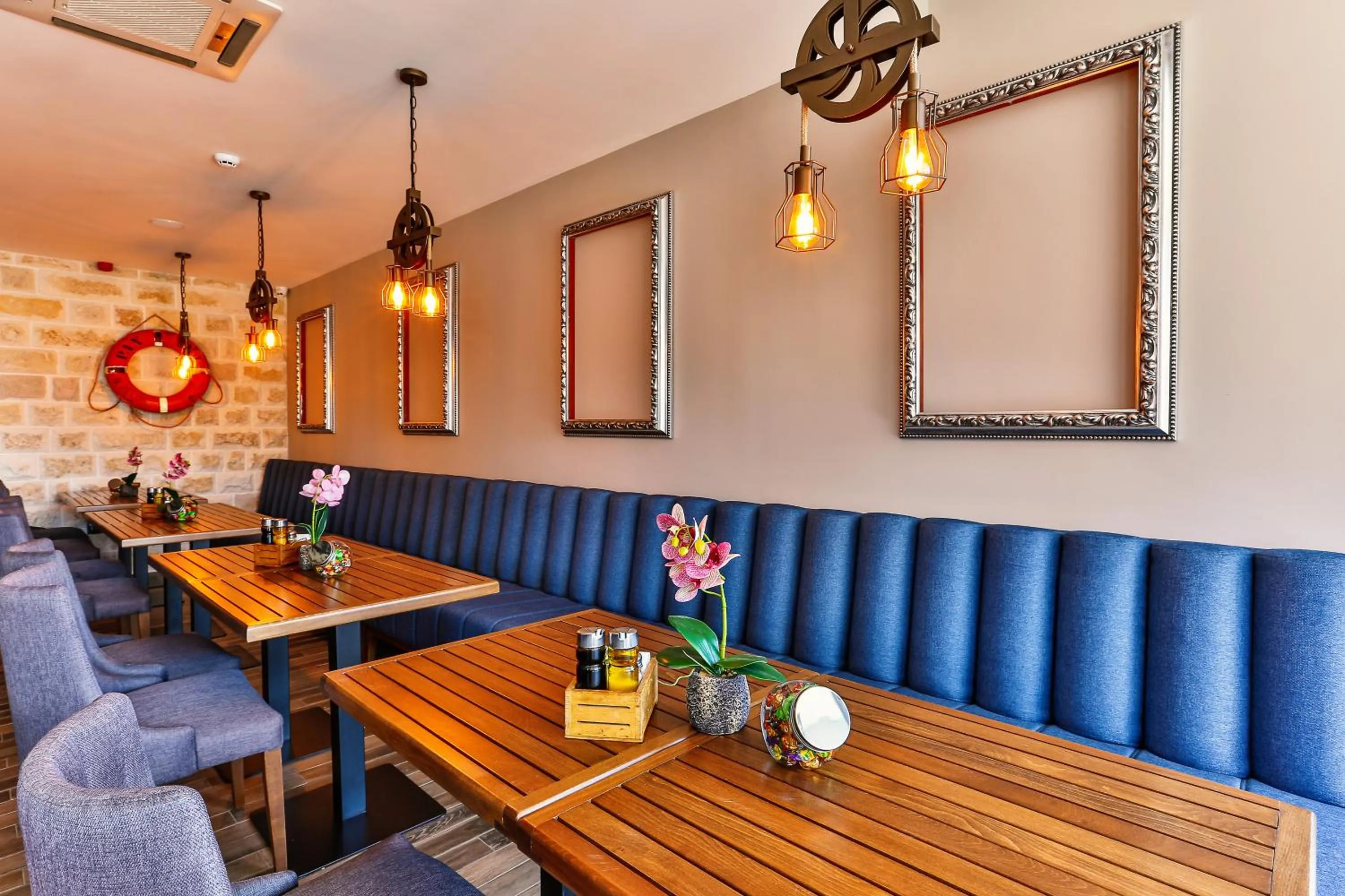 Restaurant/places to eat in Boutique Hotel Tate By Aycon