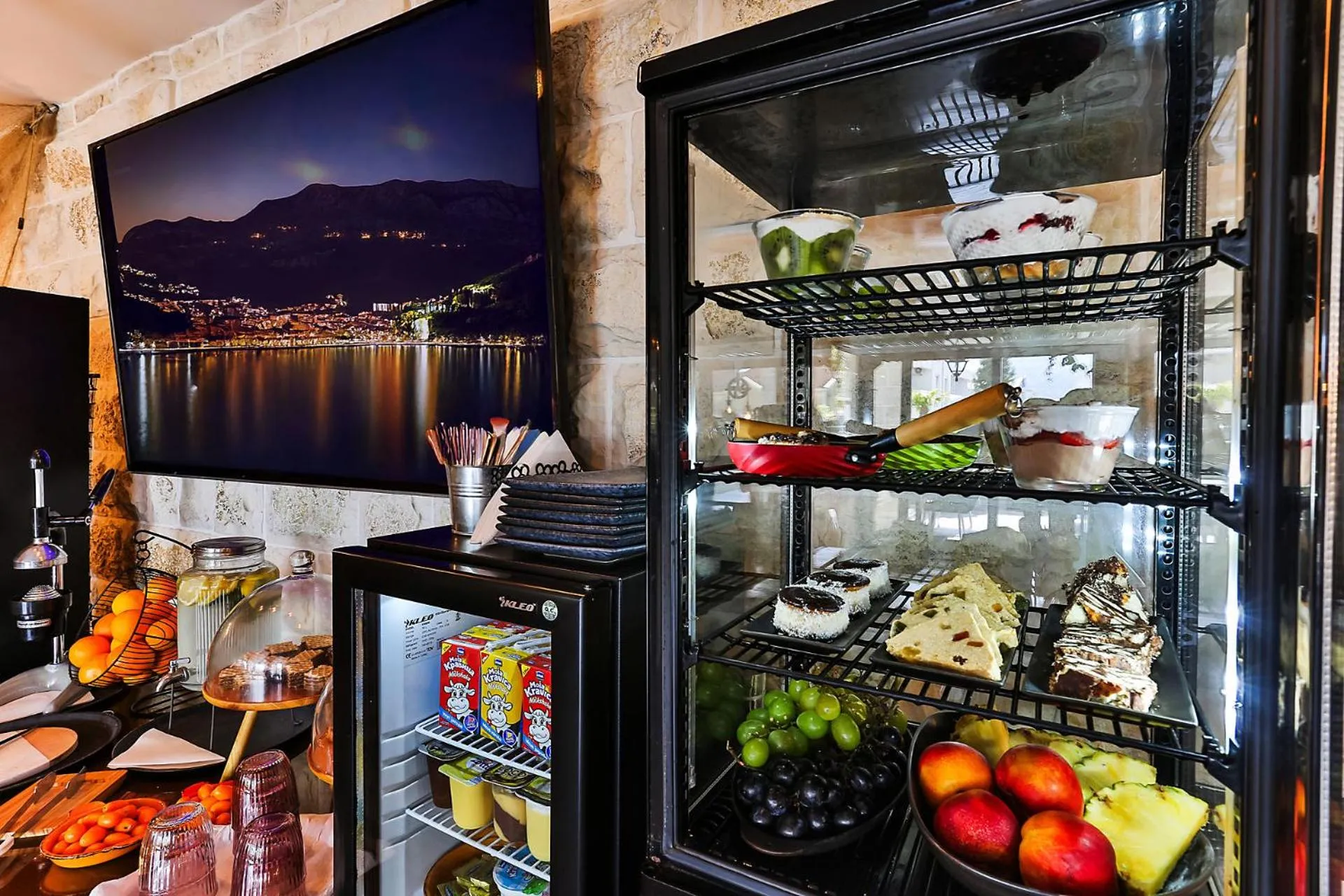 Food and drinks in Boutique Hotel Tate By Aycon