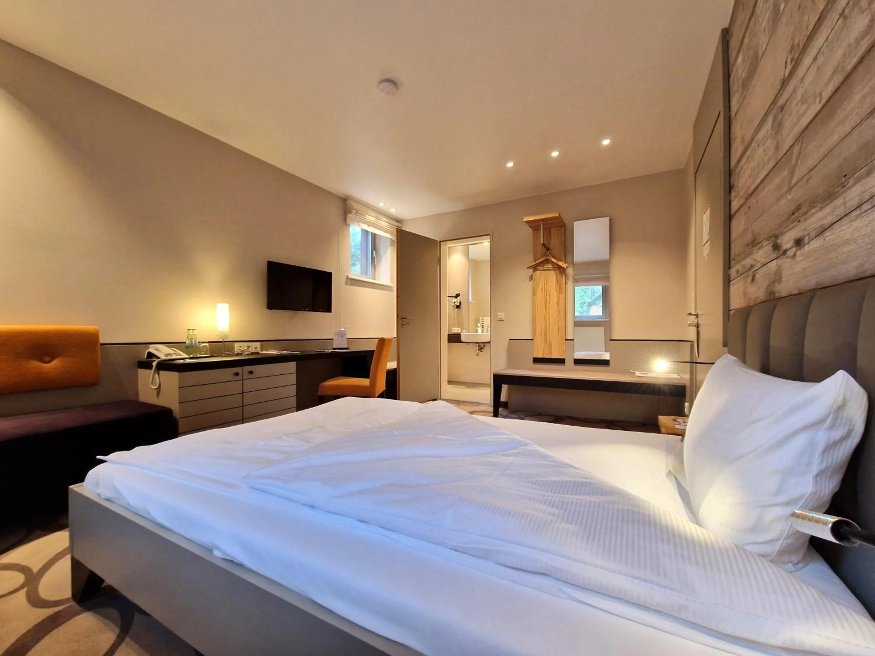 Photo of the whole room, Bed in Ringhotel Schorfheide I Waldresort Werbellinsee