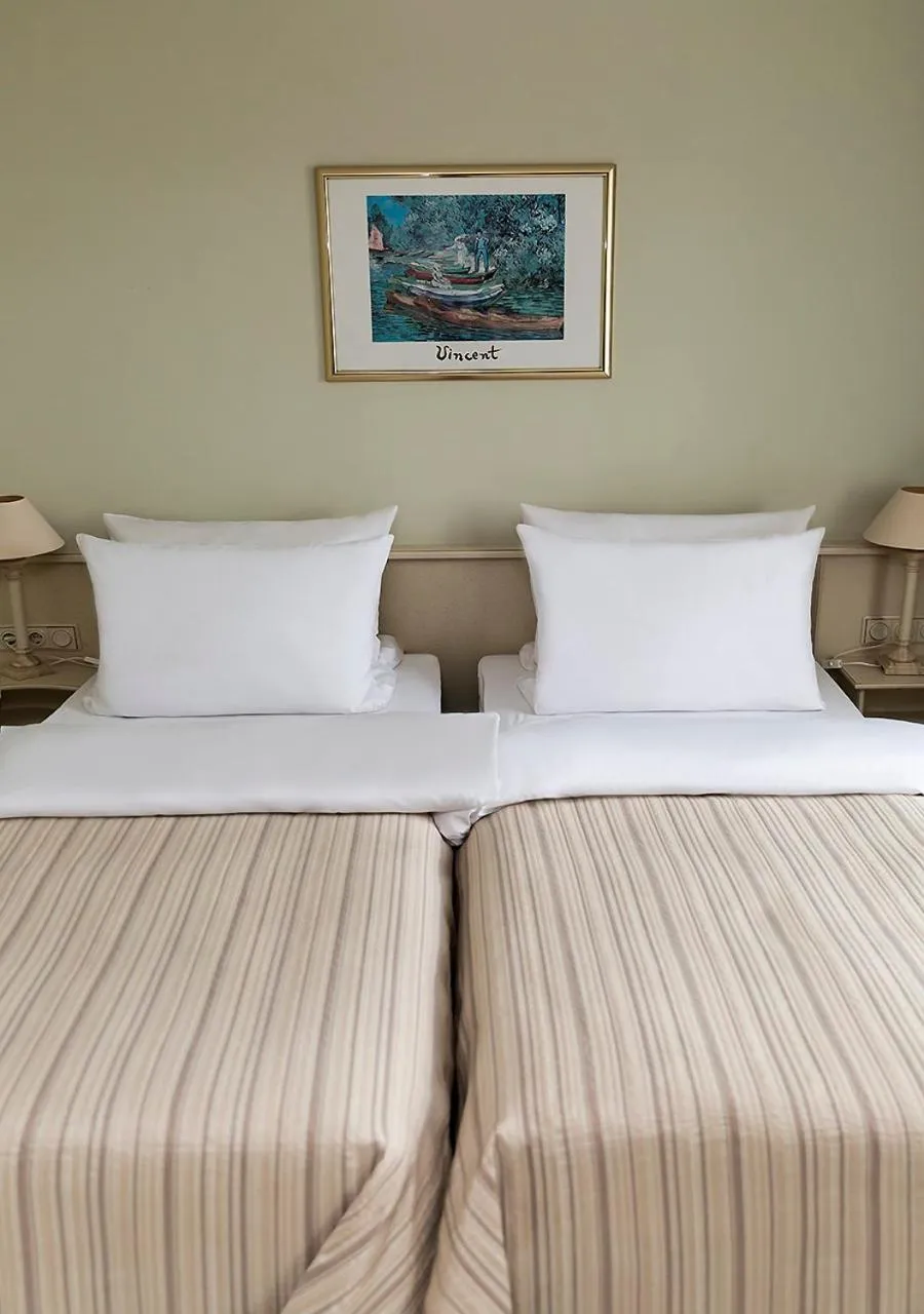 Bed in Hotel Burghof