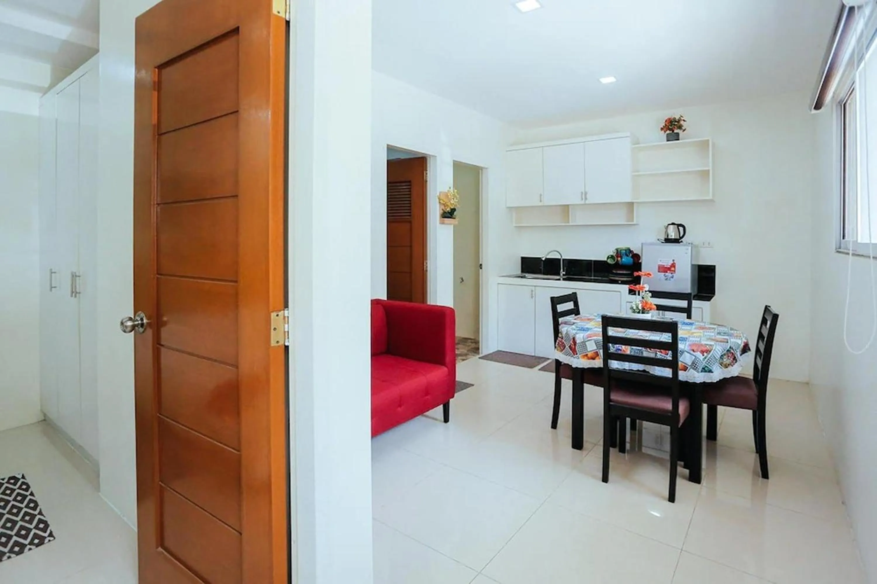 Kitchen or kitchenette in LJENJ Apartelle near Clark Airport