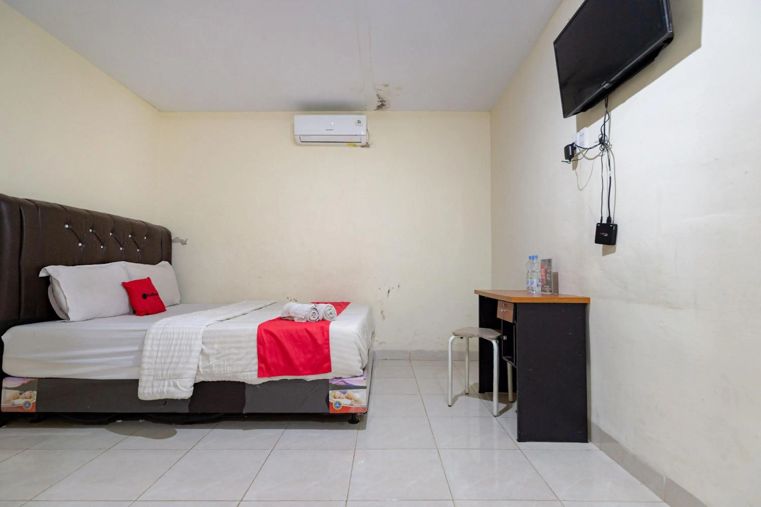 Bedroom in RedDoorz @ Medan Johor 2