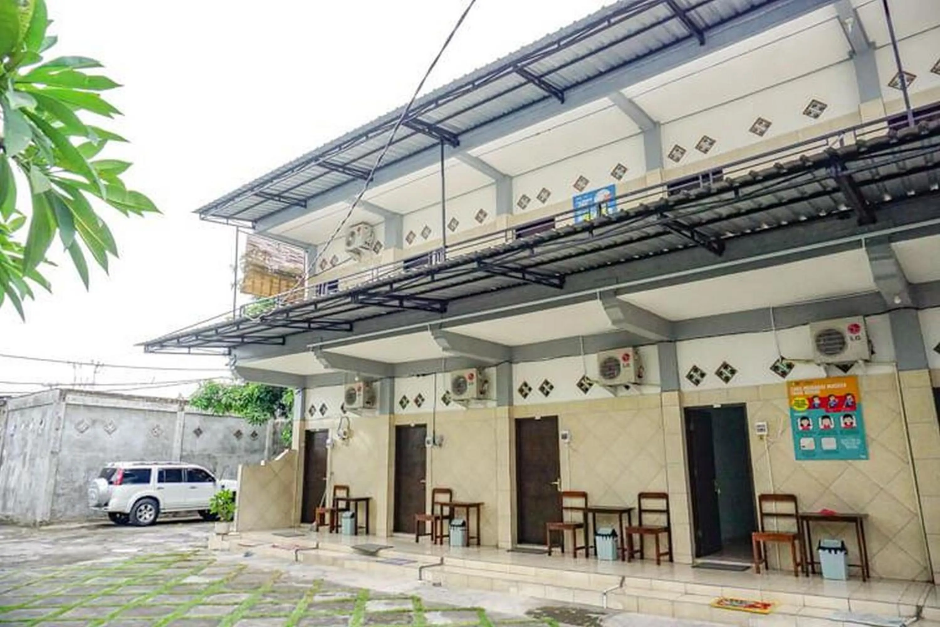 Property building in RedDoorz near Penimbangan Beach Singaraja