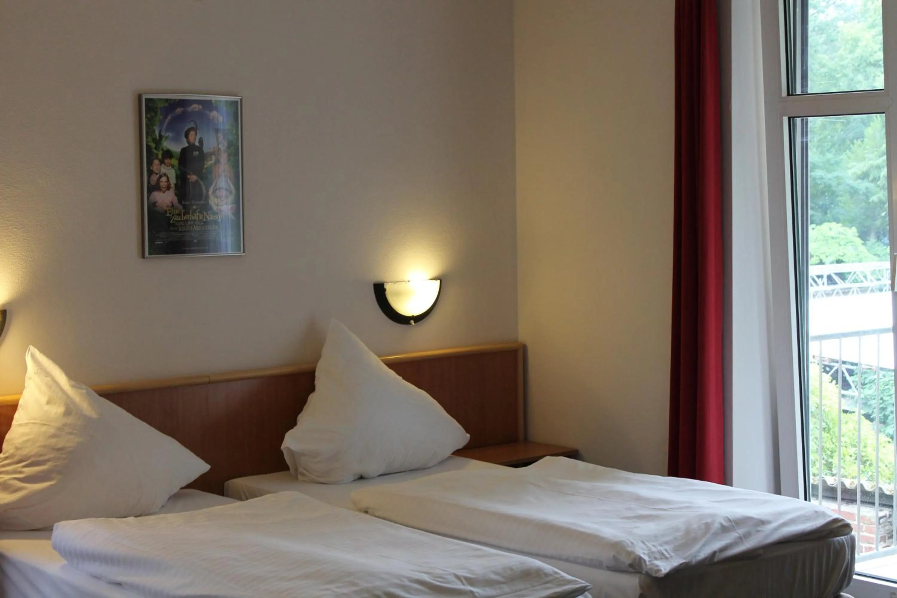 Bed in Filmhotel Lili Marleen