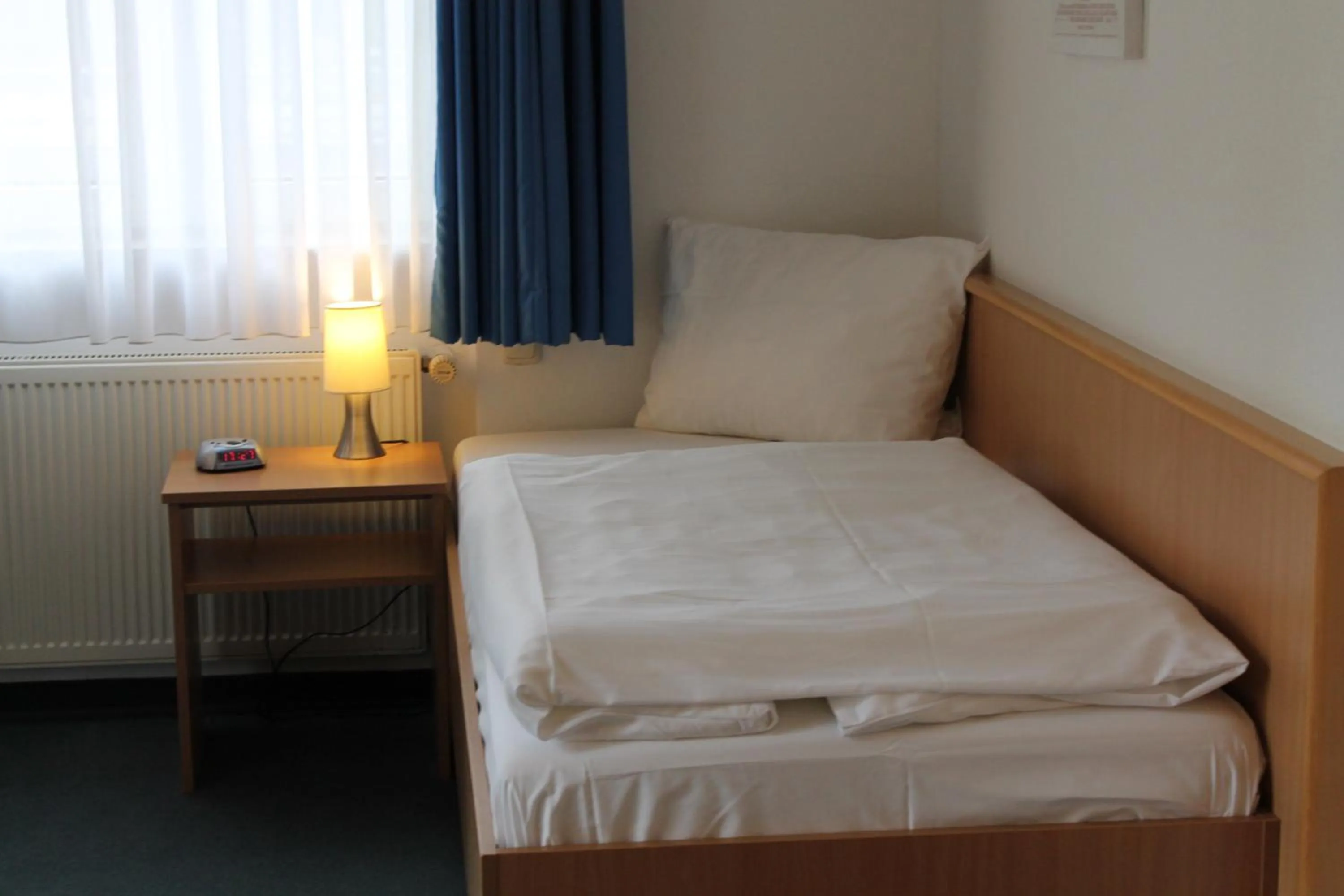 Bed in Filmhotel Lili Marleen