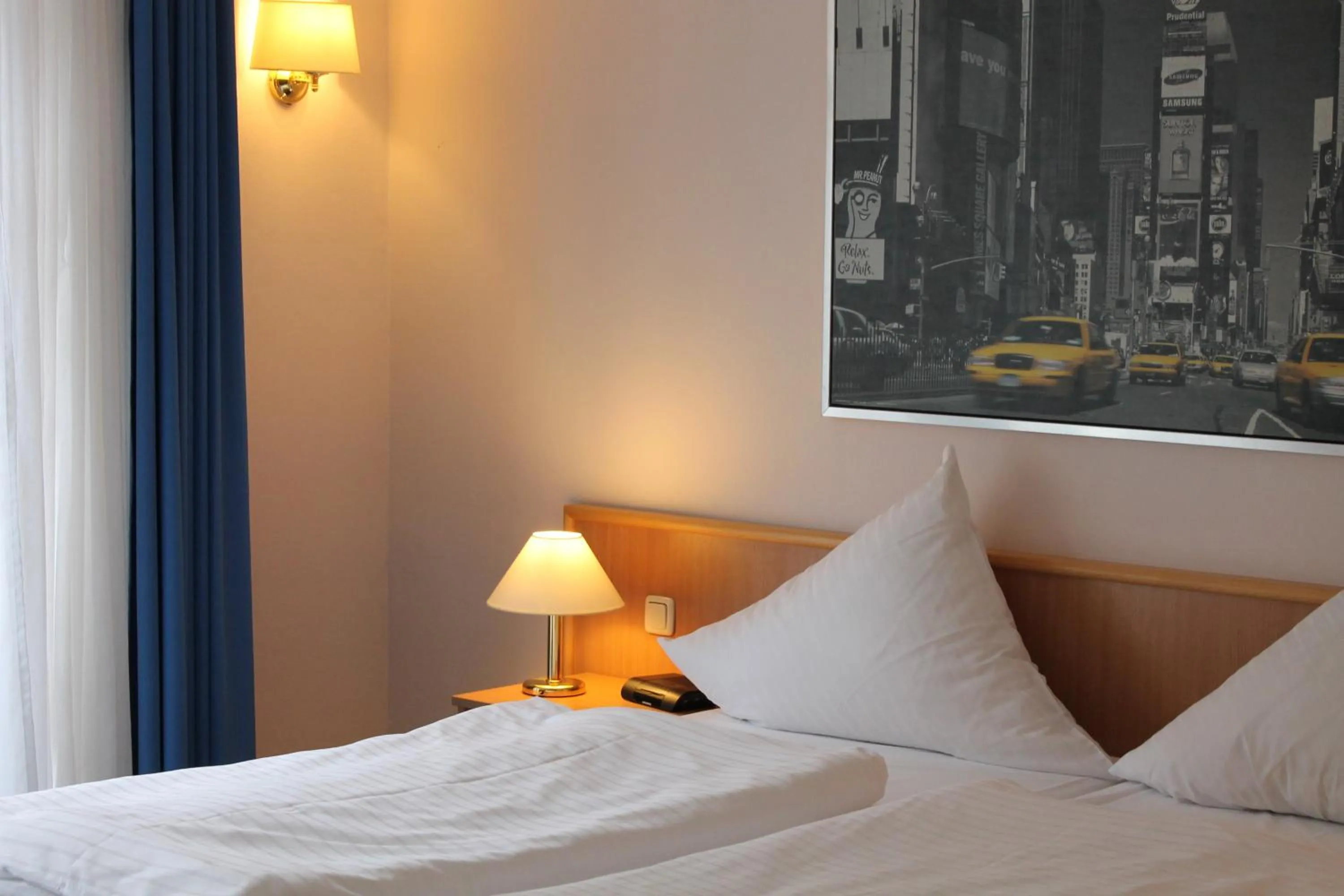 Bed in Filmhotel Lili Marleen