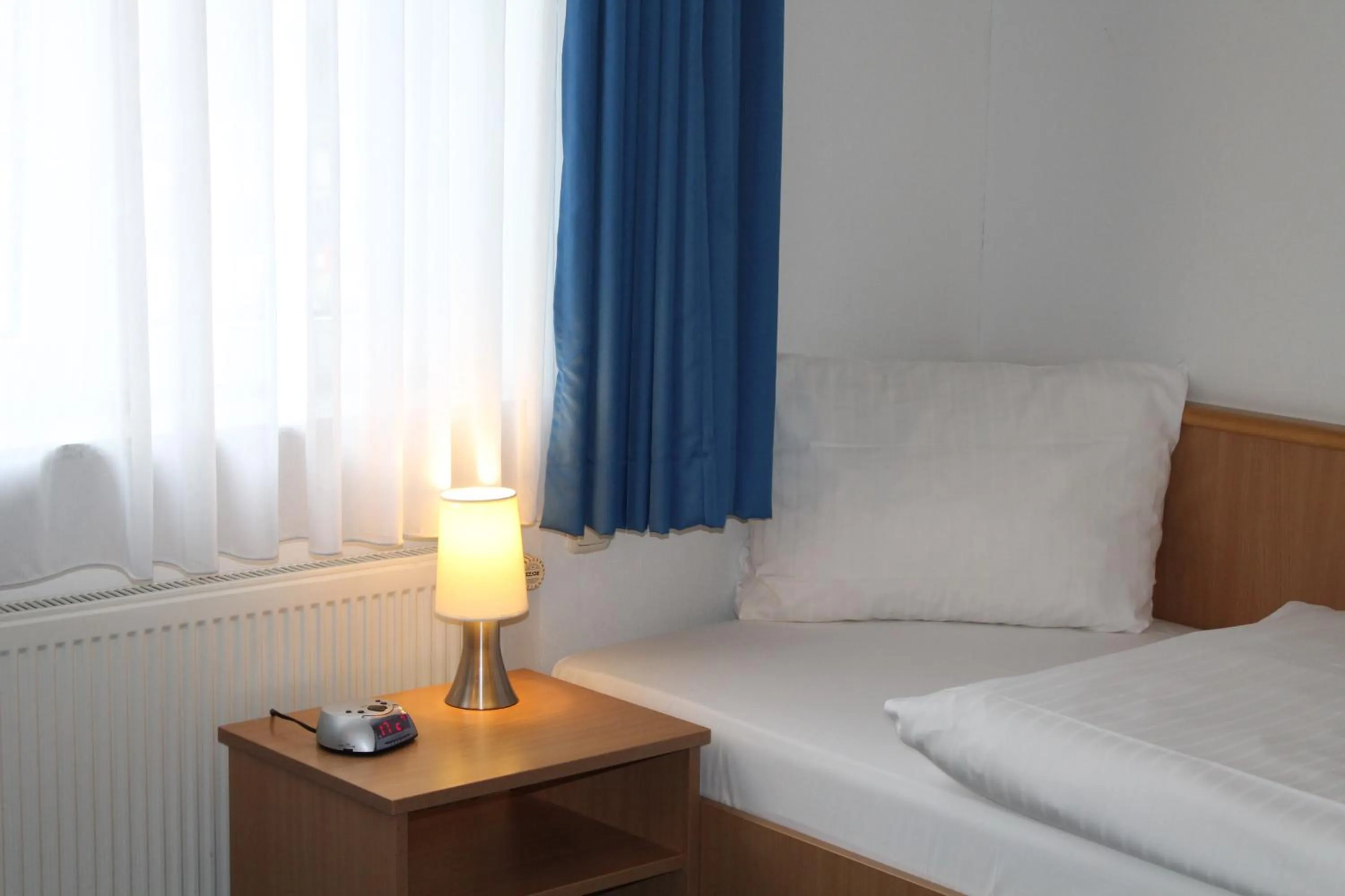 Bed in Filmhotel Lili Marleen