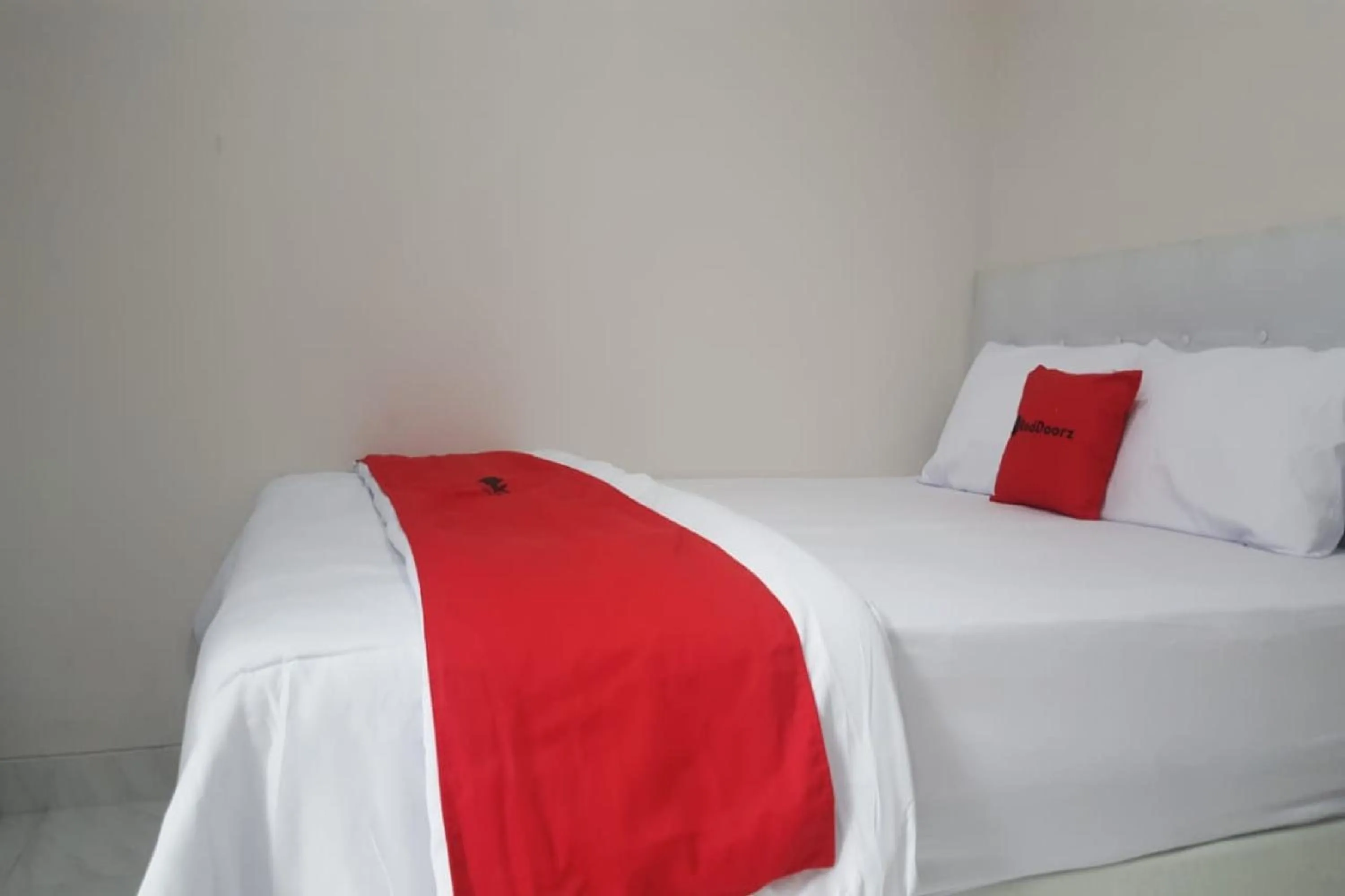 Bedroom, Bed in RedDoorz Syariah near UNSOED