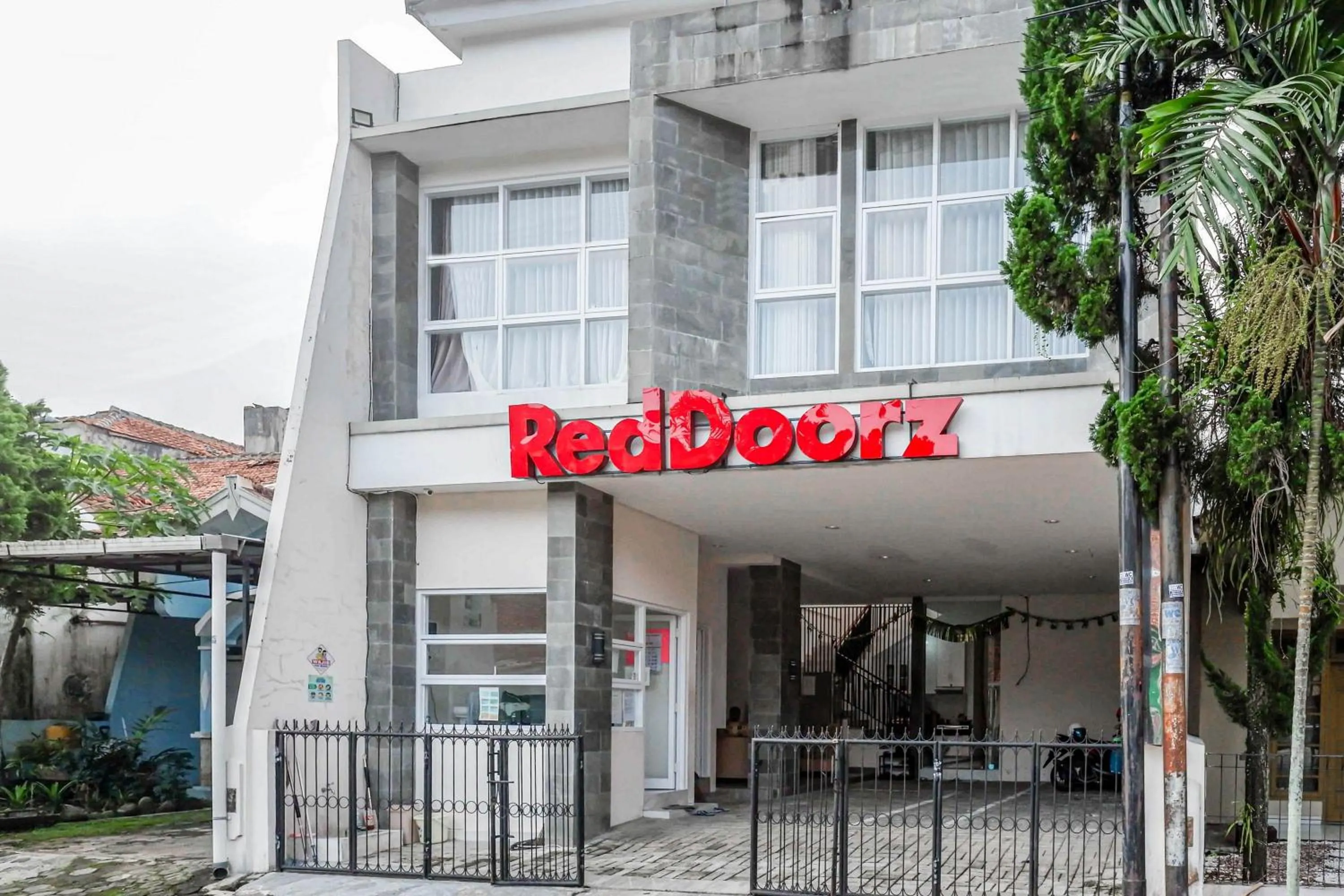 RedDoorz Syariah near UNSOED