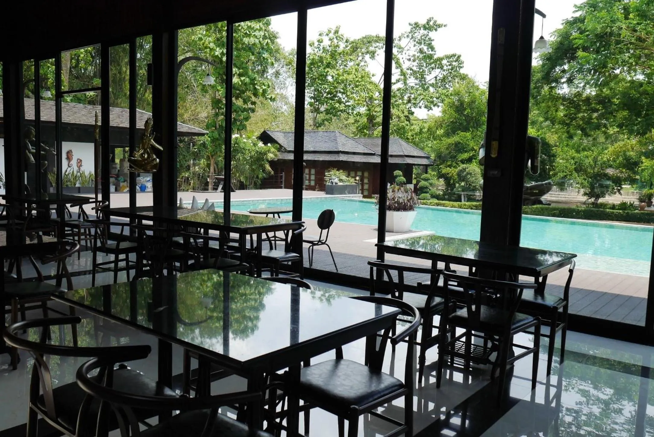 Restaurant/places to eat in Phumontra Resort Nakhon Nayok