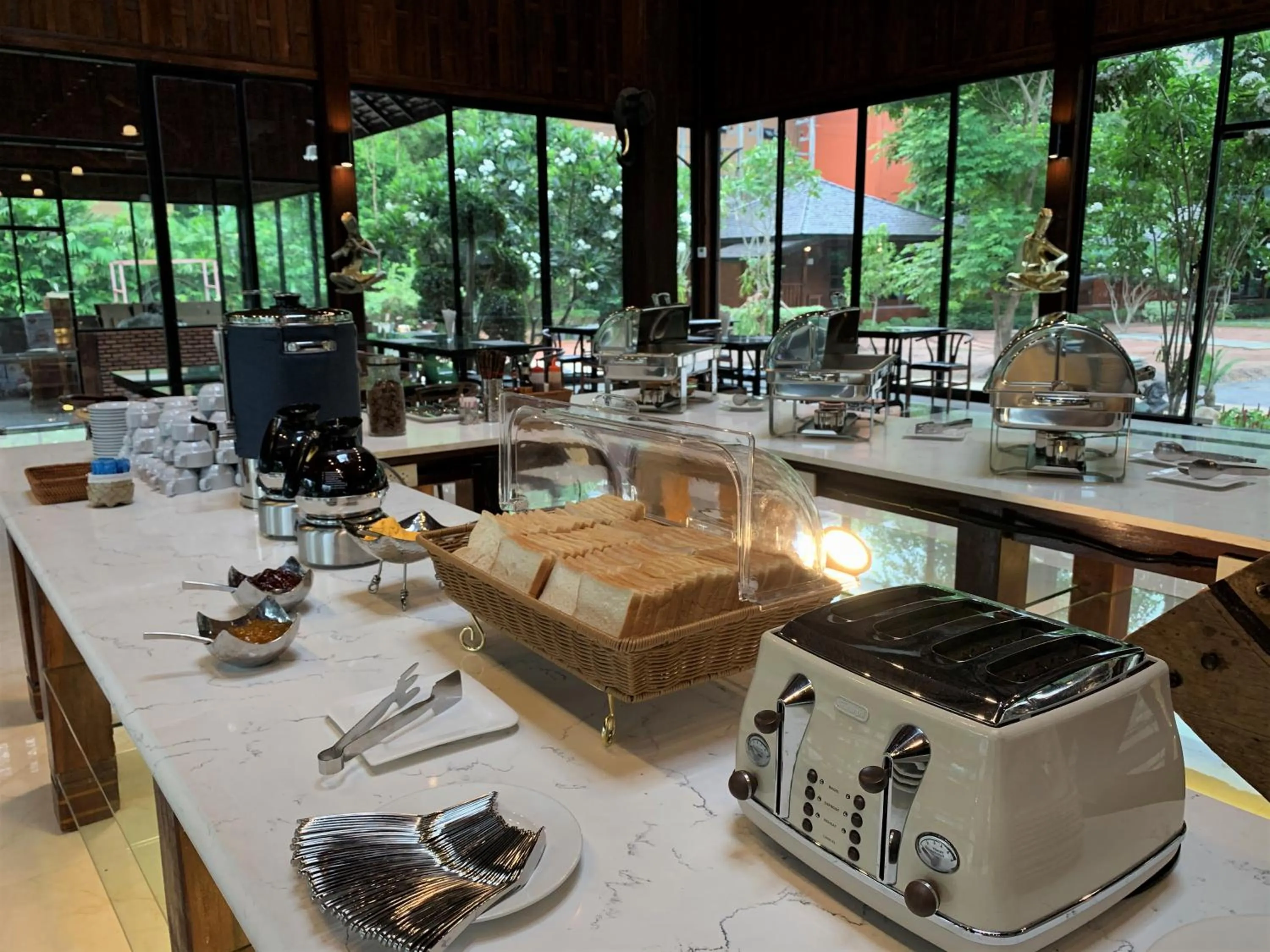 Restaurant/places to eat in Phumontra Resort Nakhon Nayok