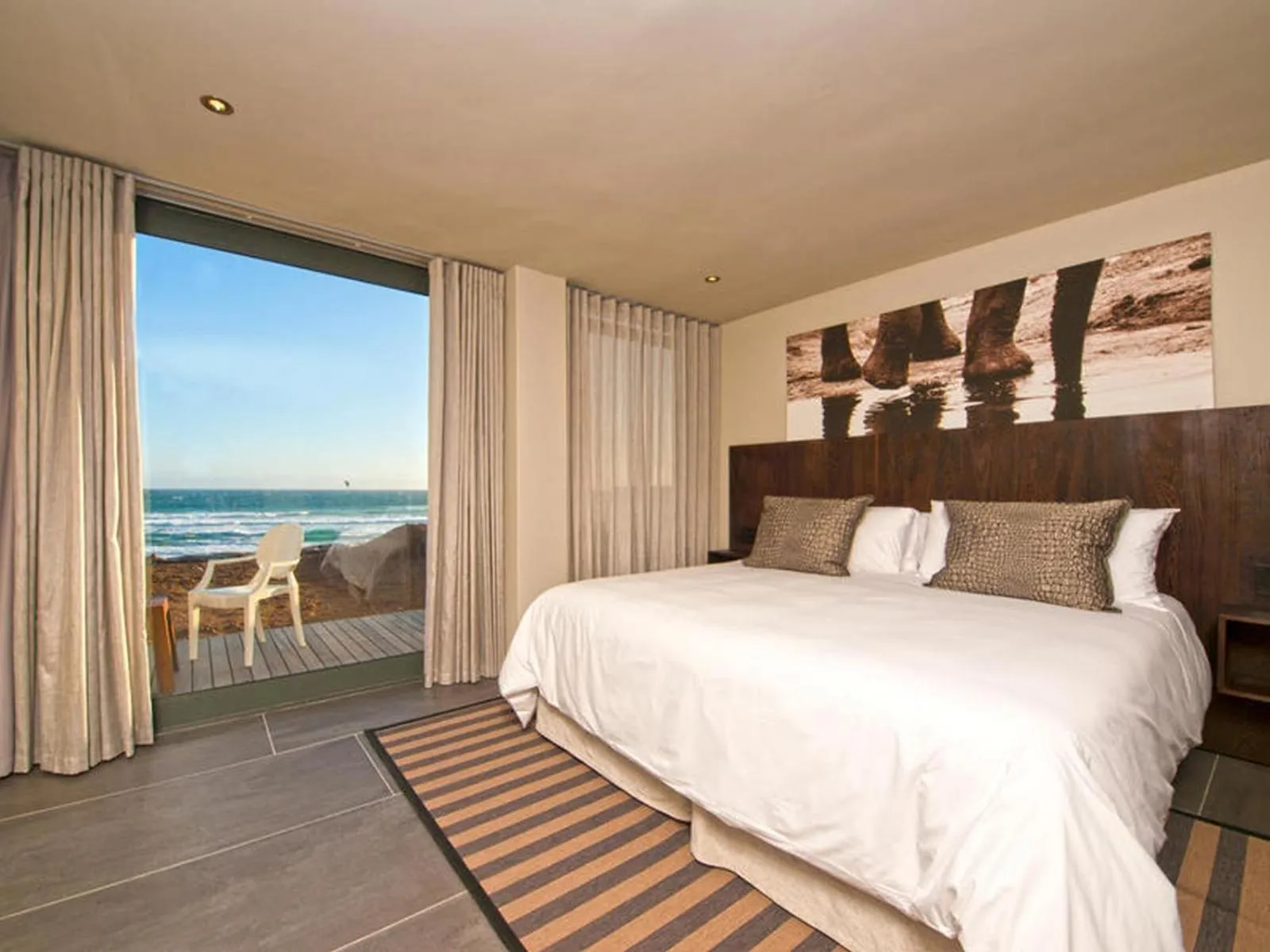 Living room, Bed in The Ocean View Guest House