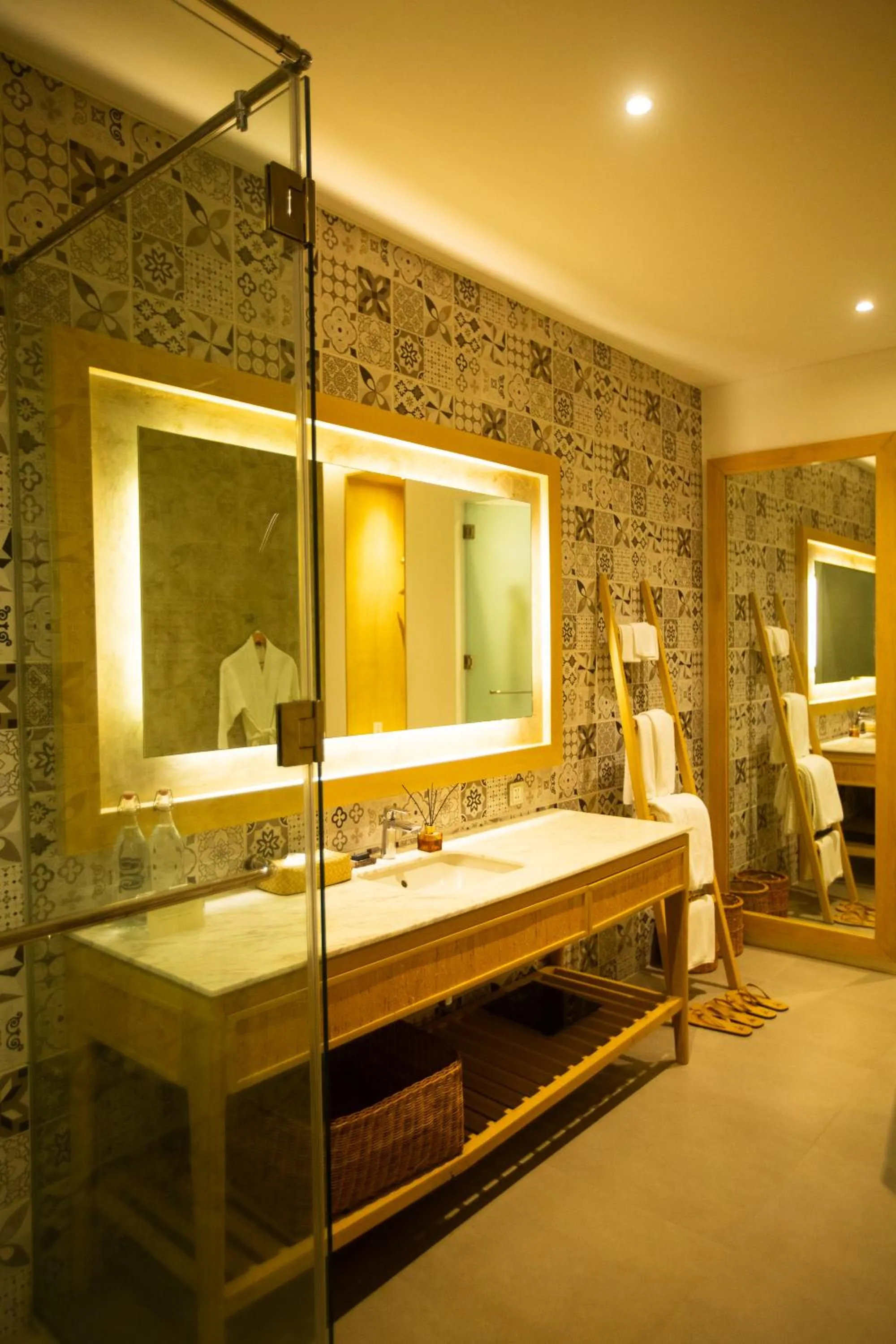 ANGKLA Beach Club & Boutique Resort