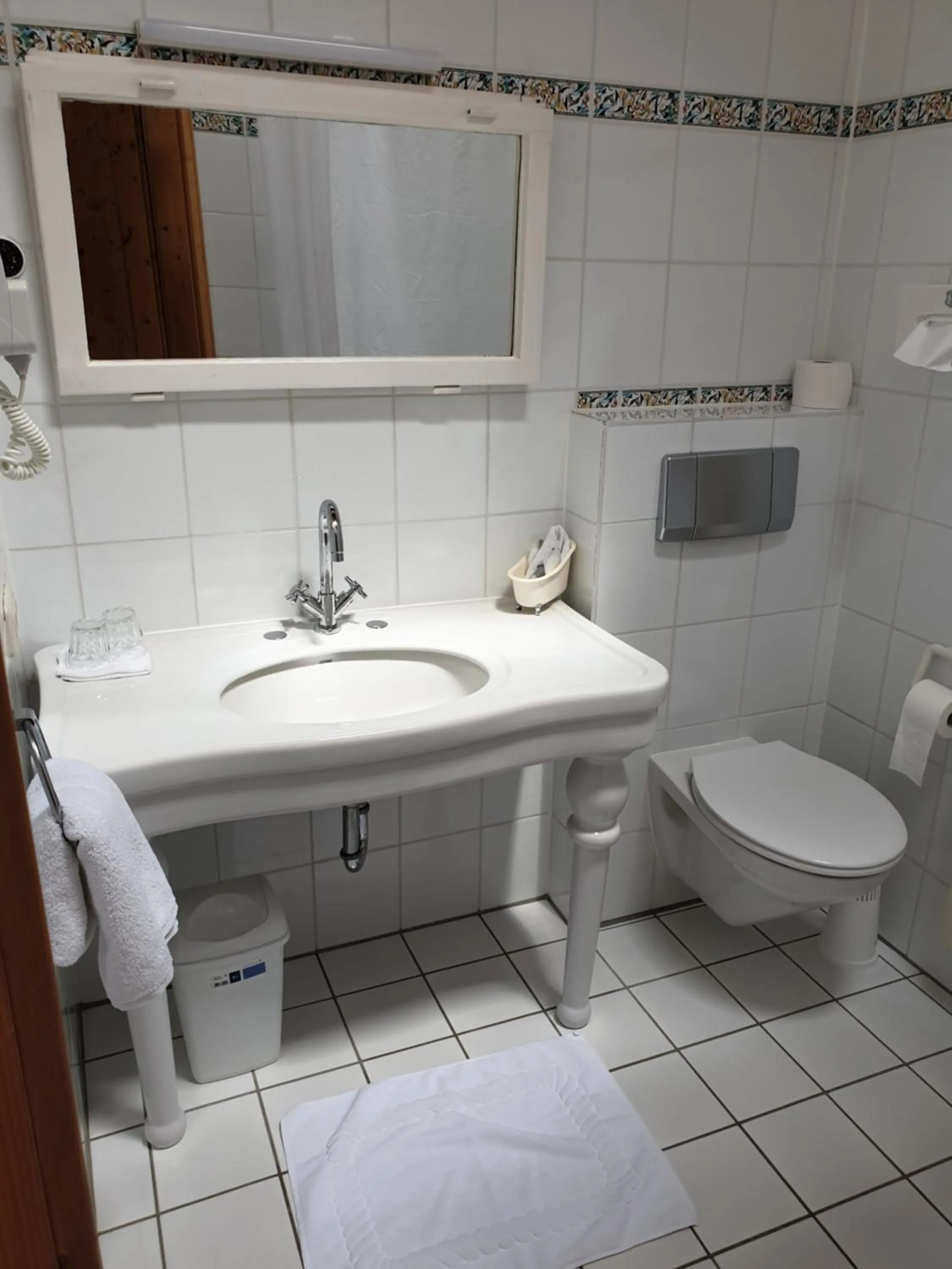 Toilet in CB Hotel Becker