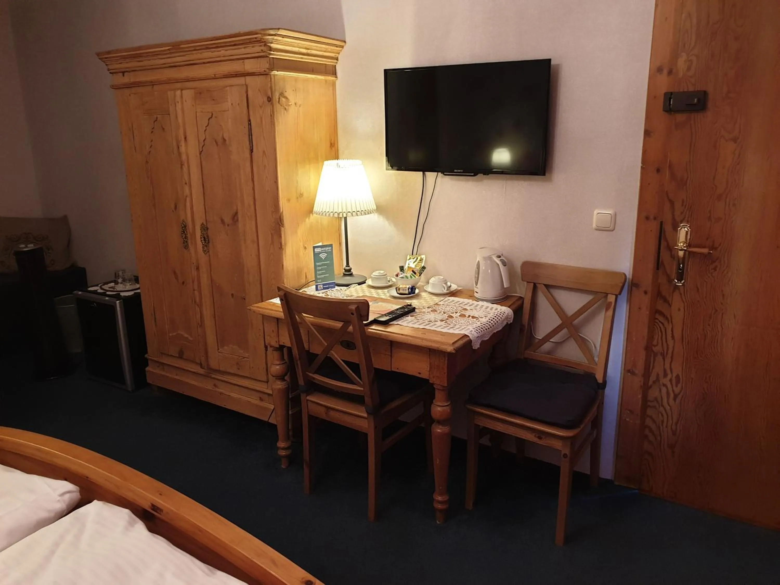 Coffee/tea facilities, Bed in CB Hotel Becker