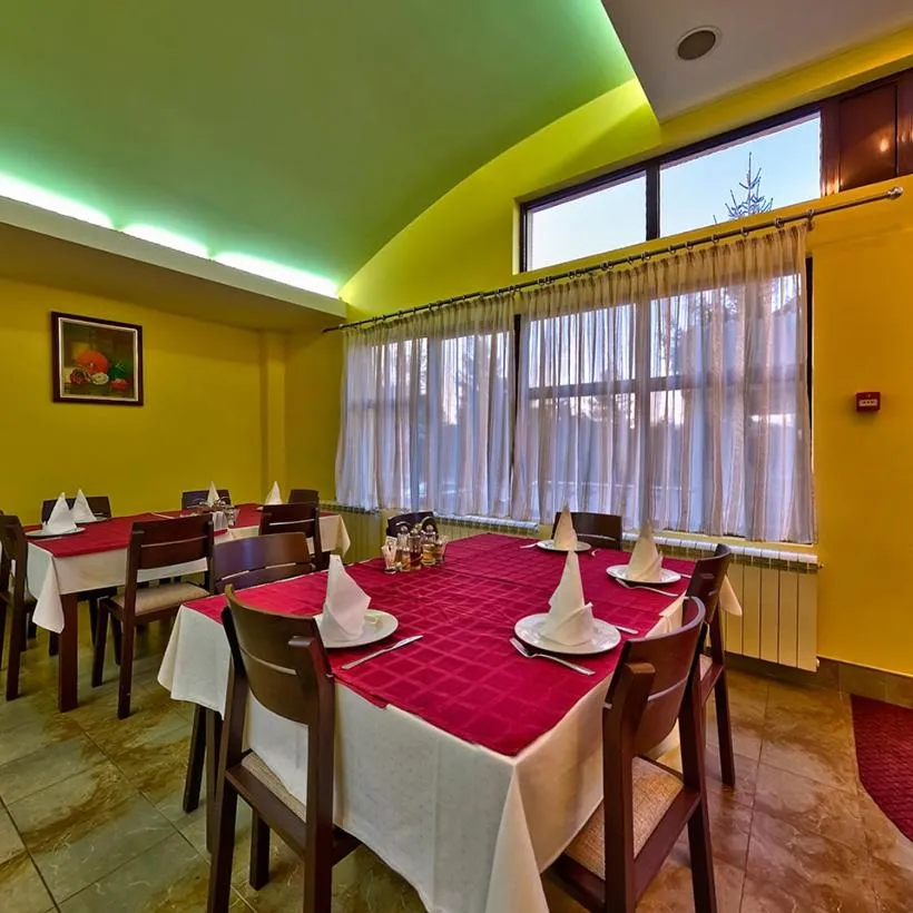 Restaurant/places to eat in Hotel President garni