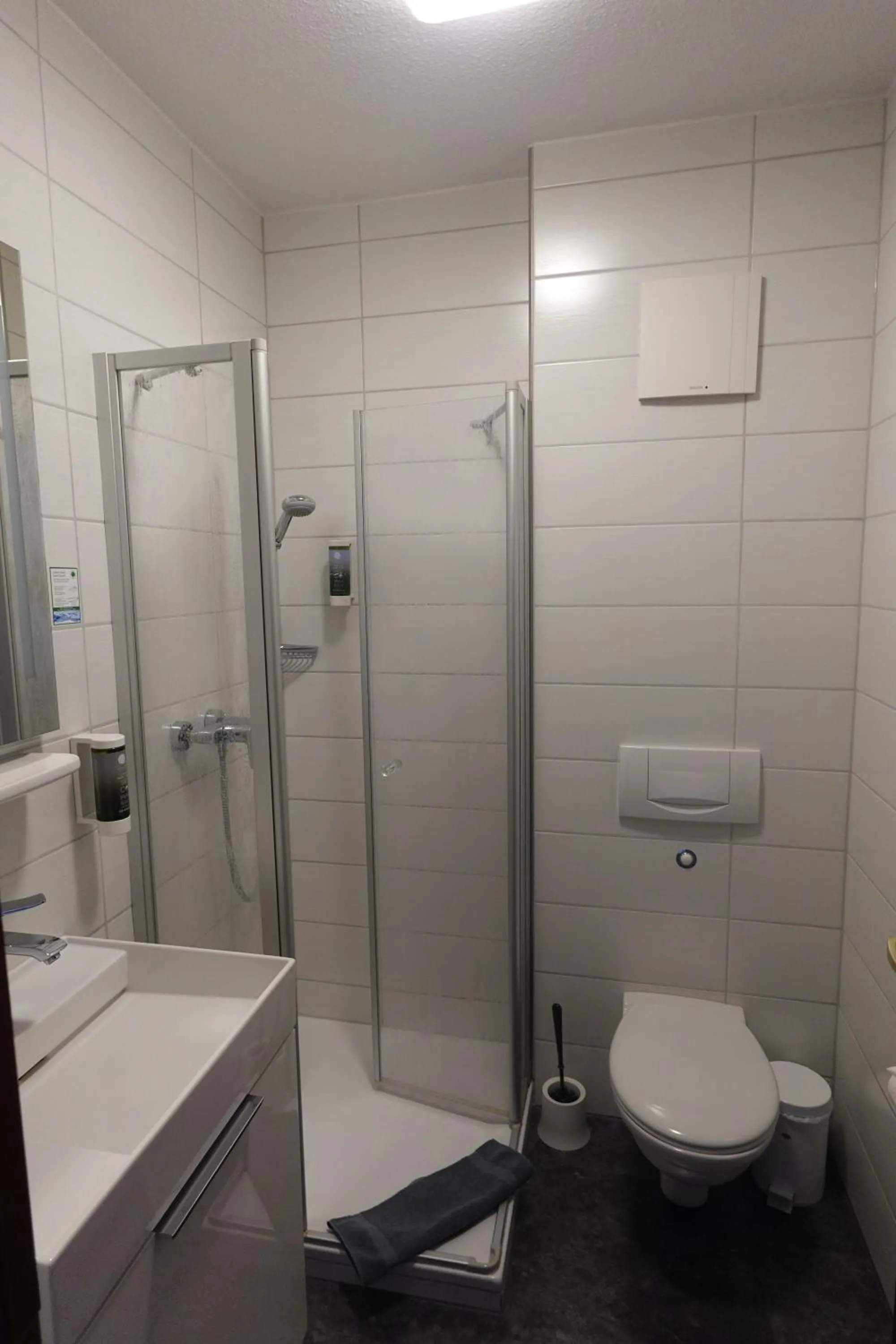 Shower in Hotel & Weinhaus Zum Schwarzen Bären