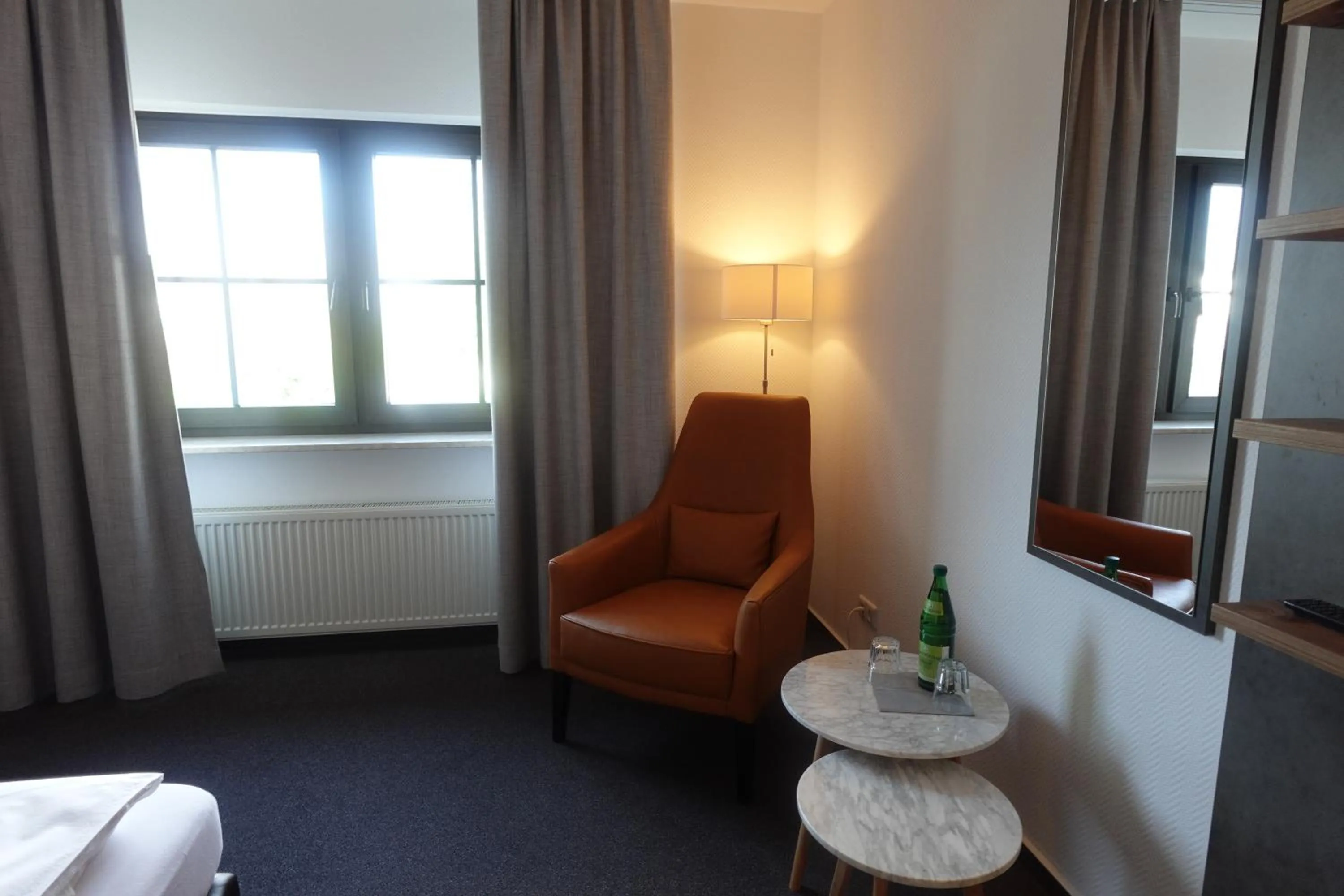 Living room, Bed in Hotel & Weinhaus Zum Schwarzen Bären