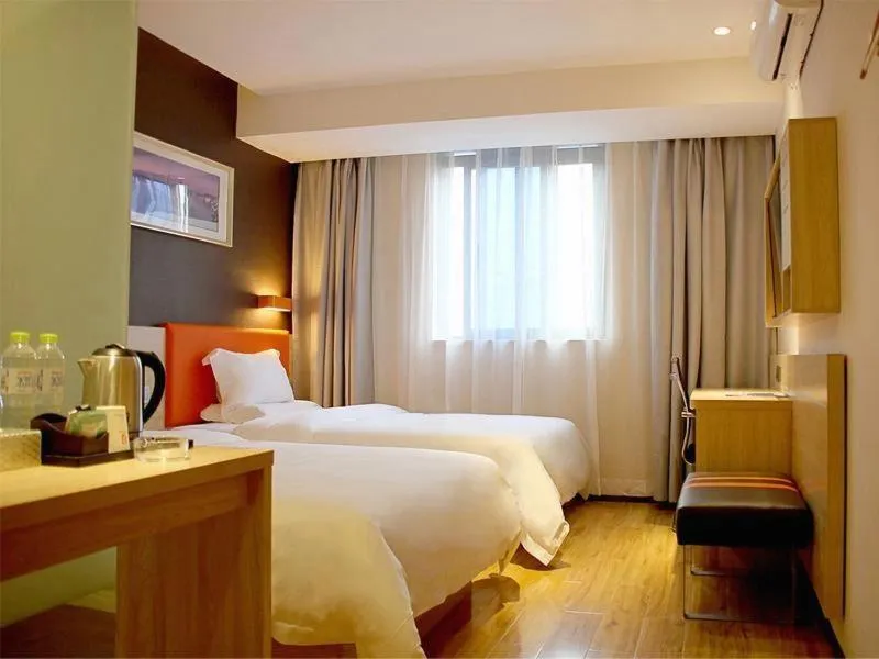 Bed in 7Days Premium Chongqing Nanping Pedestrian Street Light Rail Station Branch