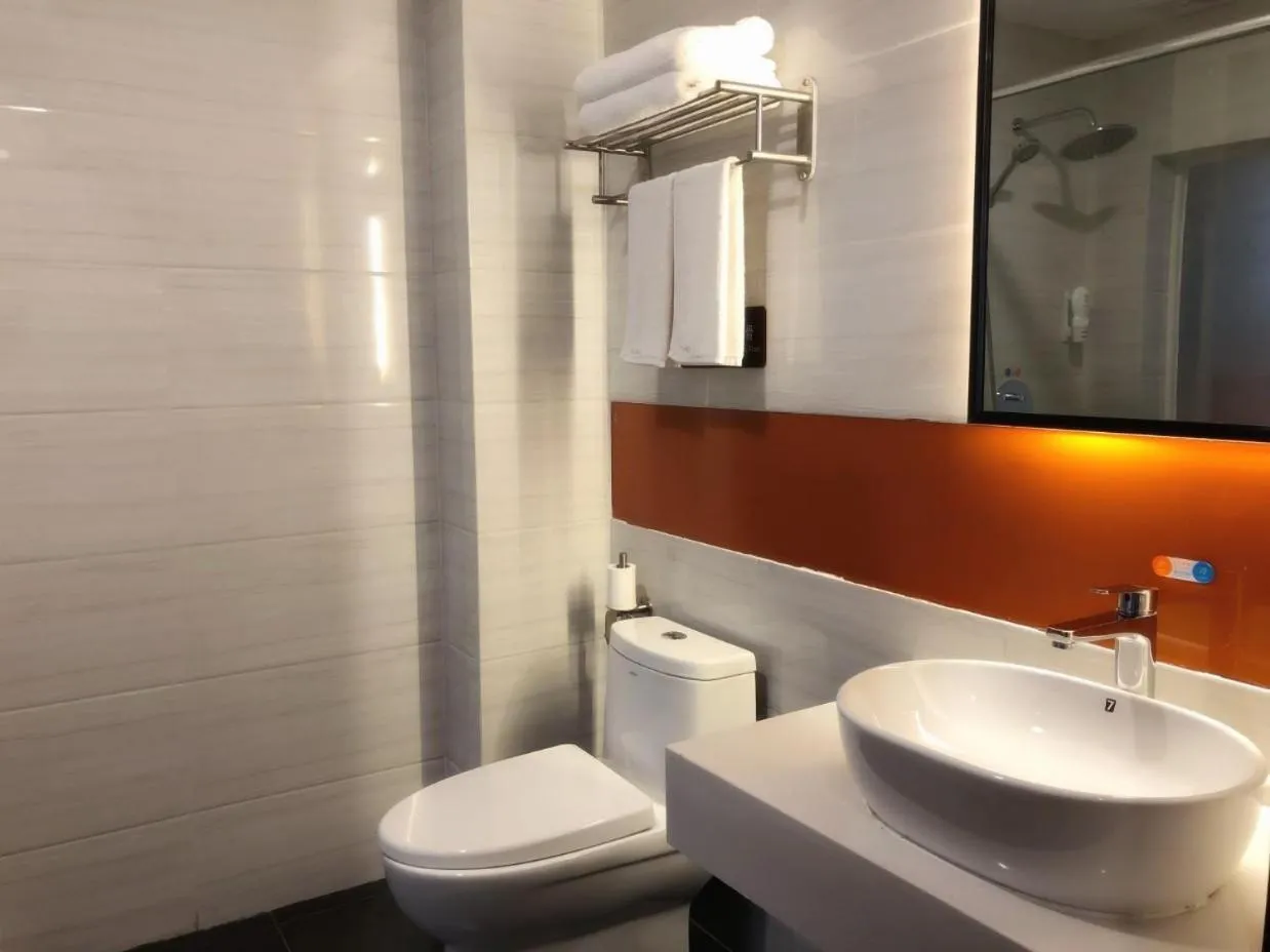 7Days Premium Qianjiang Railway Station Lobster City Branch