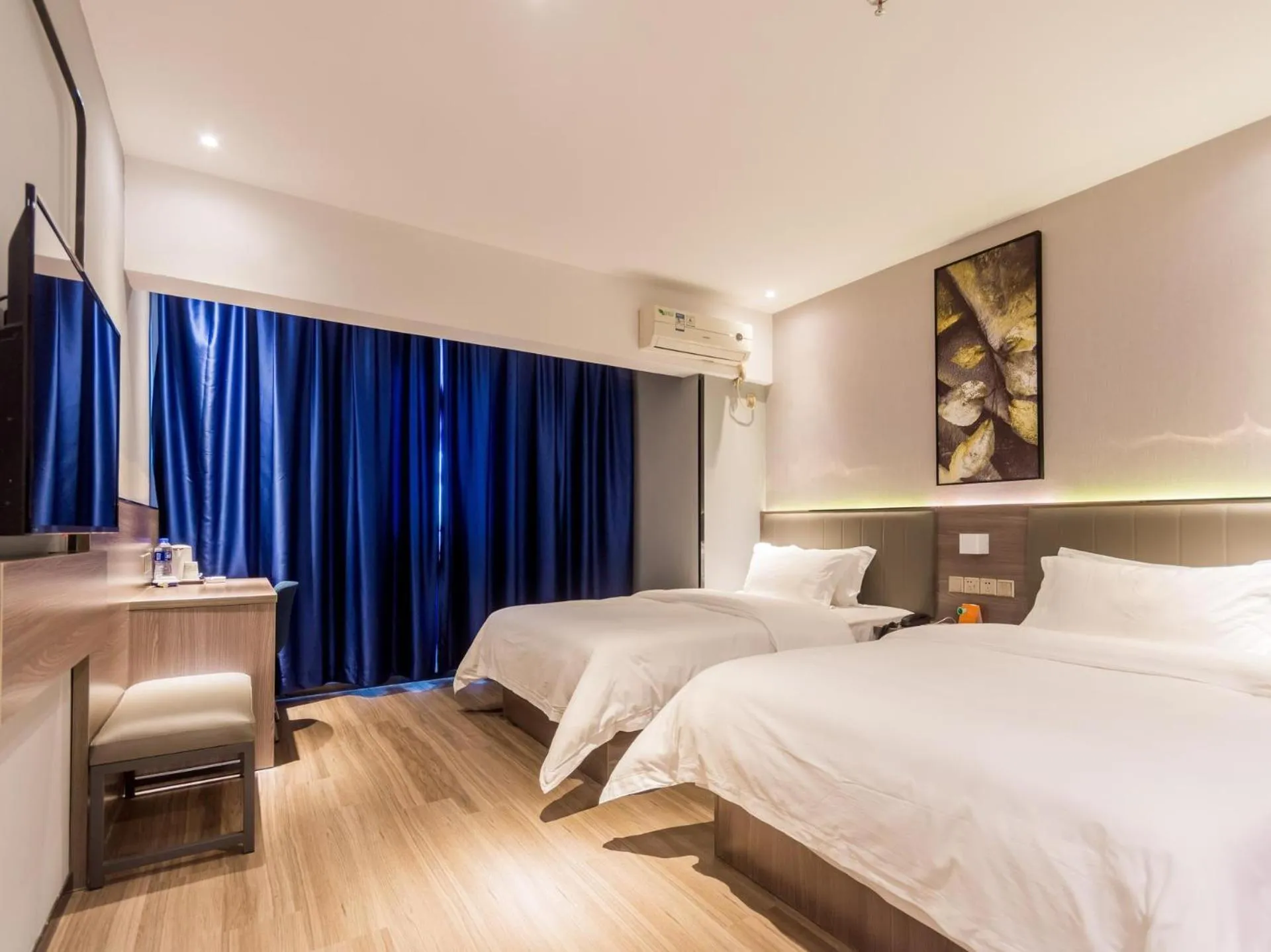 Bed in 7Days Premium Zhongshan Tanzhou Town Market Central Branch