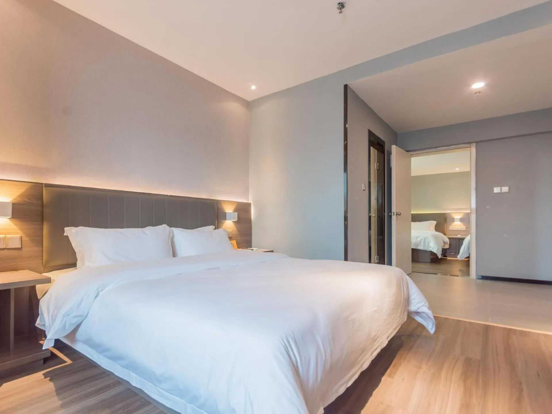 Bed in 7Days Premium Zhongshan Tanzhou Town Market Central Branch