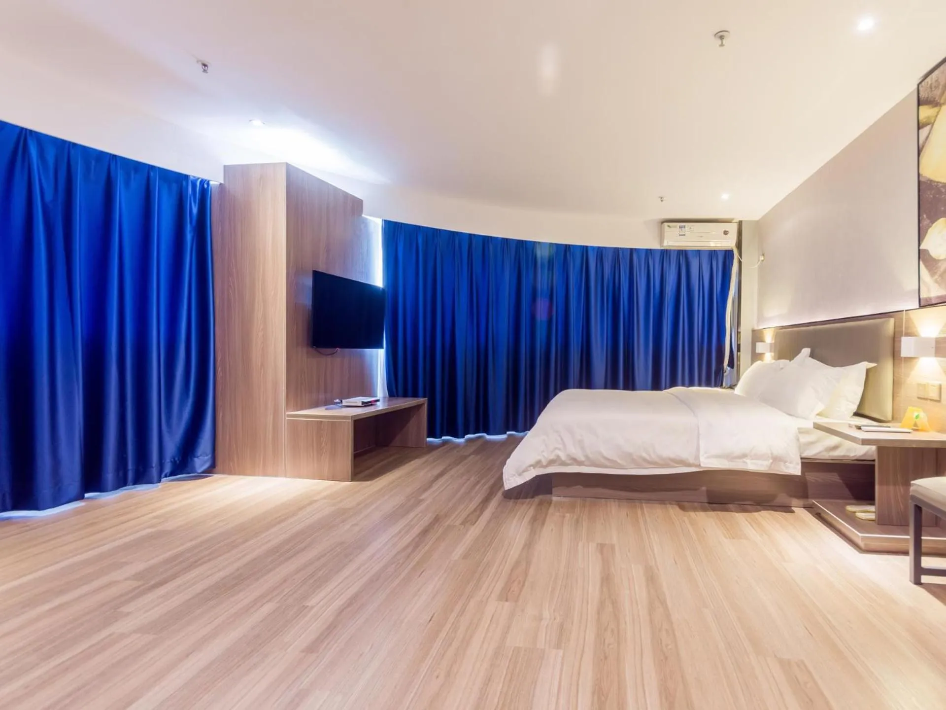 Bed in 7Days Premium Zhongshan Tanzhou Town Market Central Branch