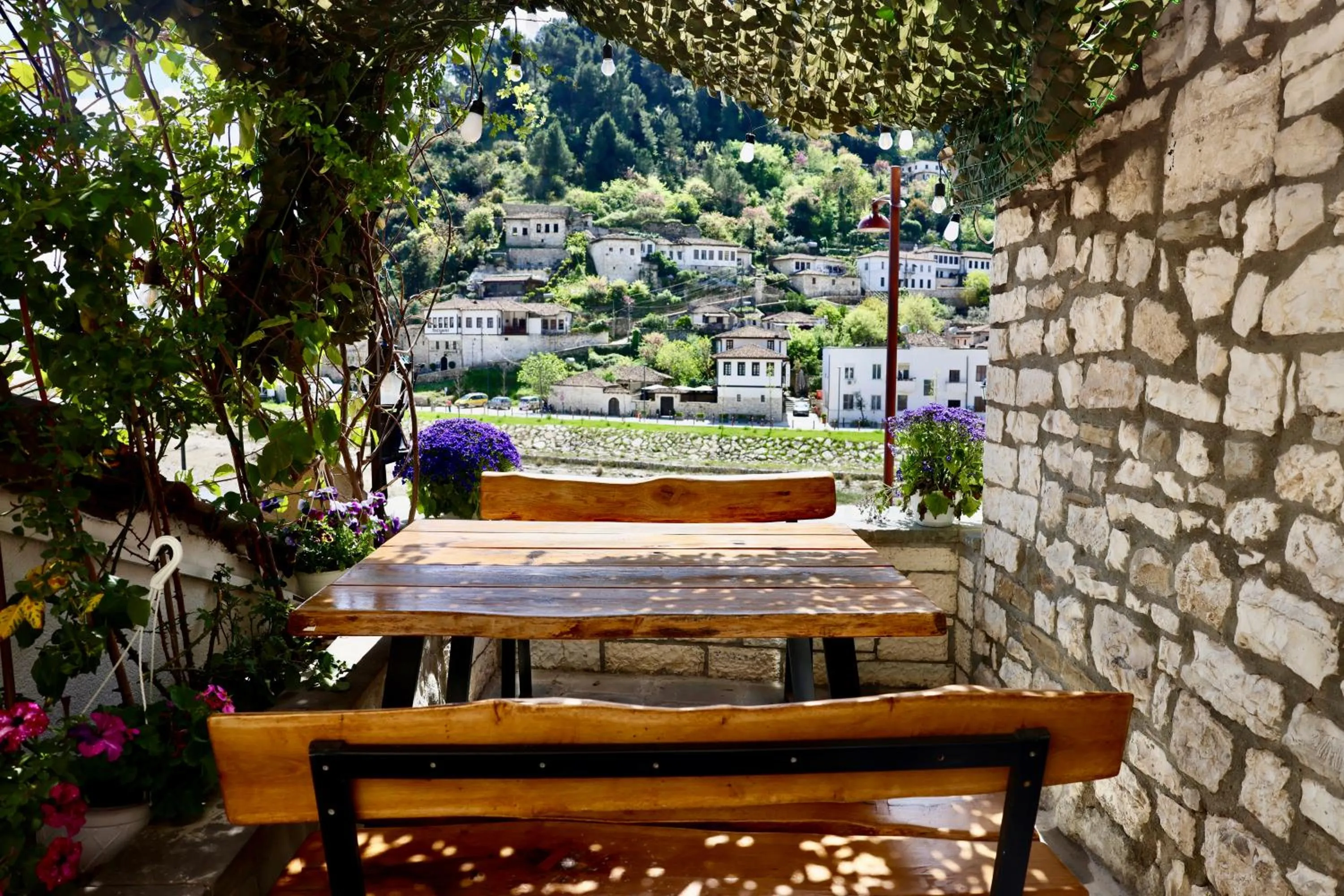 Restaurant/places to eat in HOTEL ANSEL