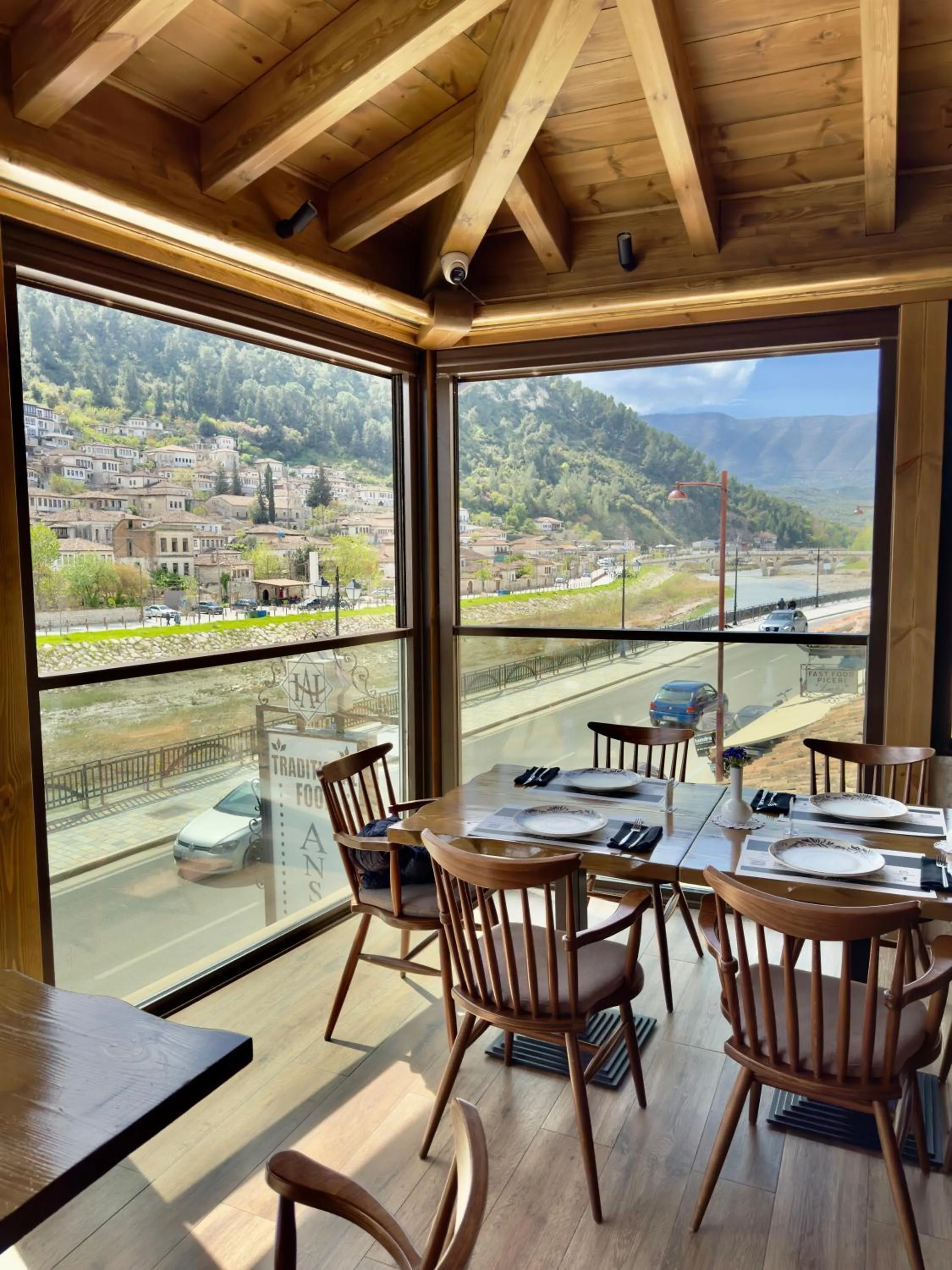 Restaurant/places to eat in HOTEL ANSEL