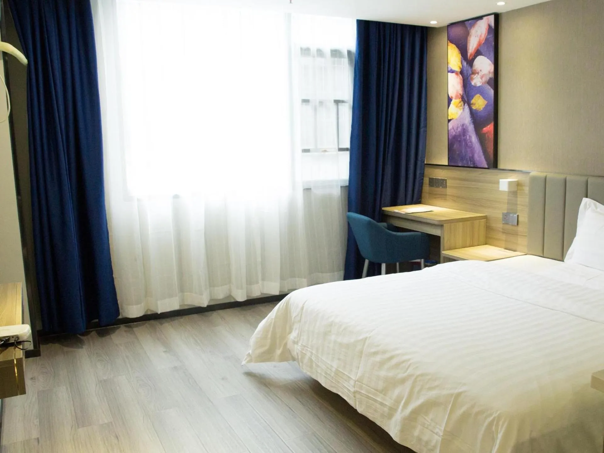 Bed in 7Days Premium Xingyi Pingdong Avenue Branch