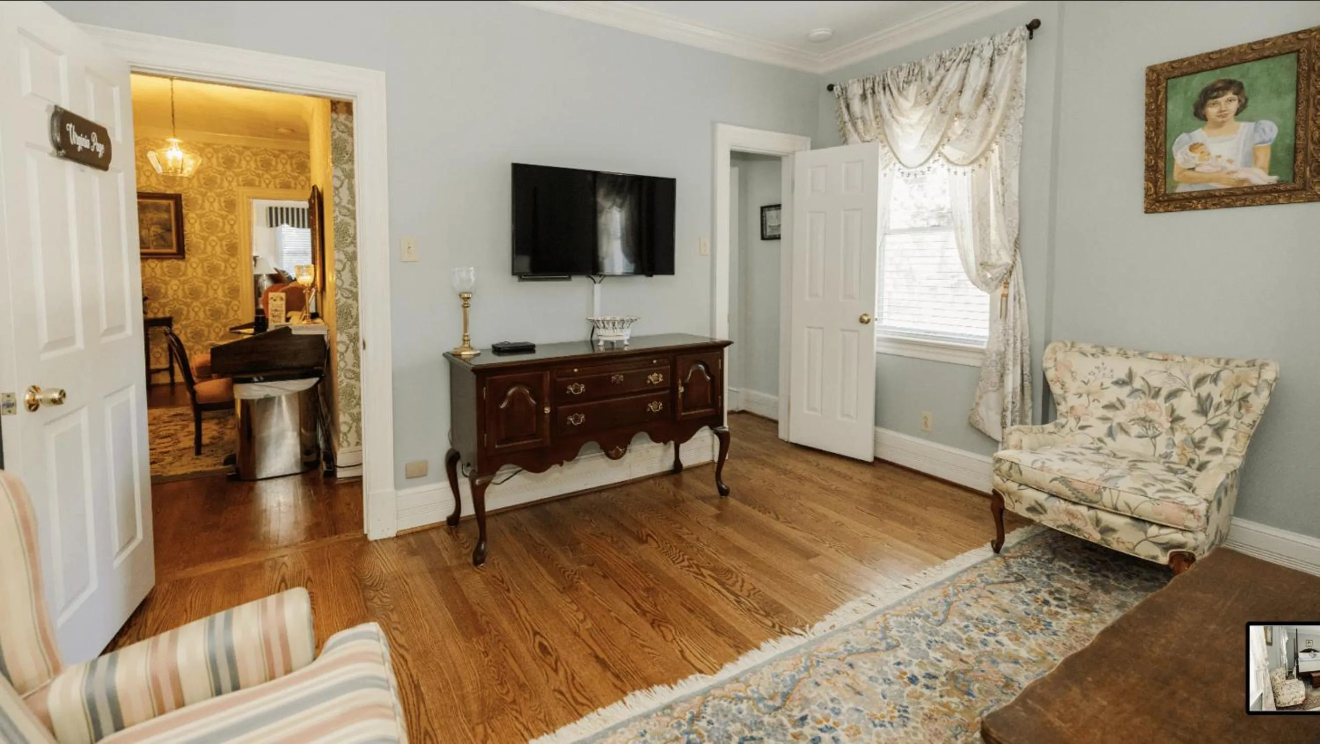 Bedroom in Virginia Cliffe Inn
