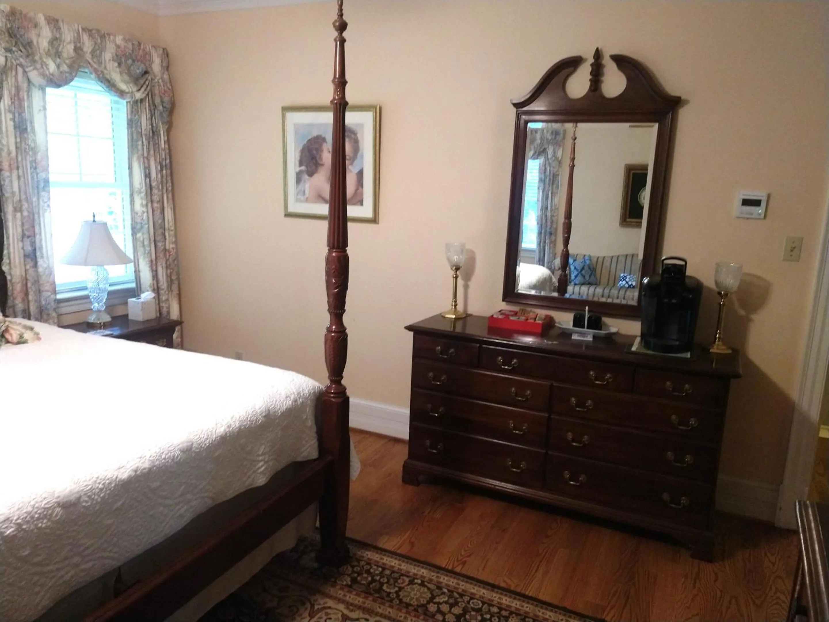 Bedroom, Bed in Virginia Cliffe Inn