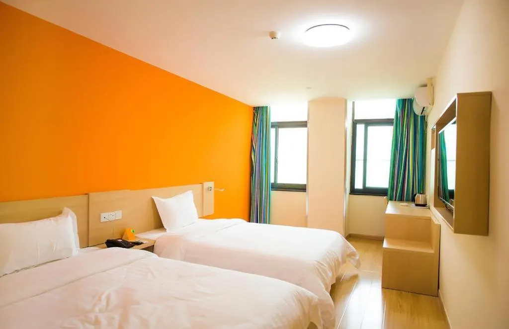 Bed in 7 Days Inn Kunshan South Railway Station Renmin South Road Branch