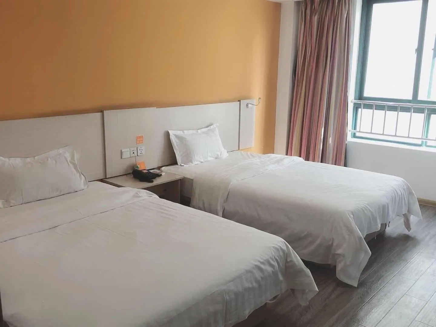 Bed in 7 Days Inn Kunshan South Railway Station Renmin South Road Branch
