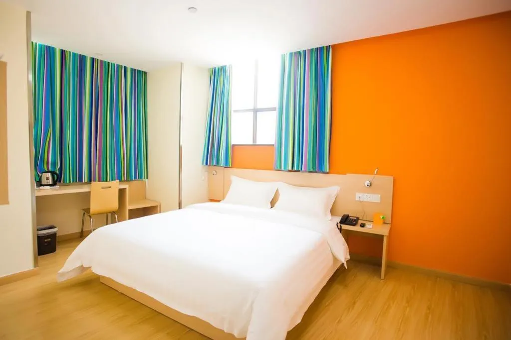 Bed in 7 Days Inn Kunshan South Railway Station Renmin South Road Branch