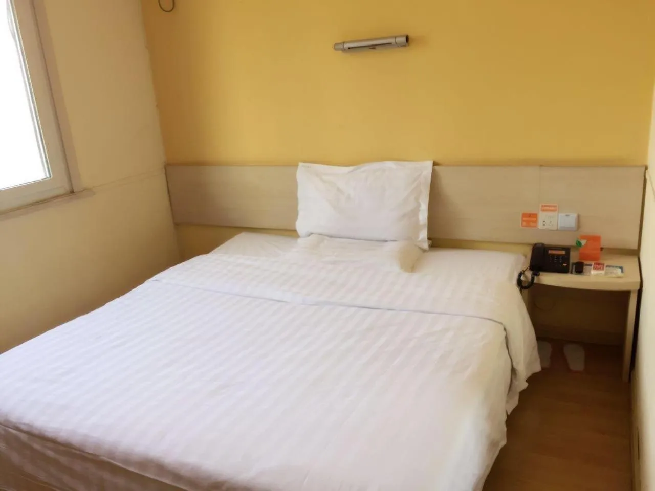 Bed in 7 Days Inn Kunshan South Railway Station Renmin South Road Branch