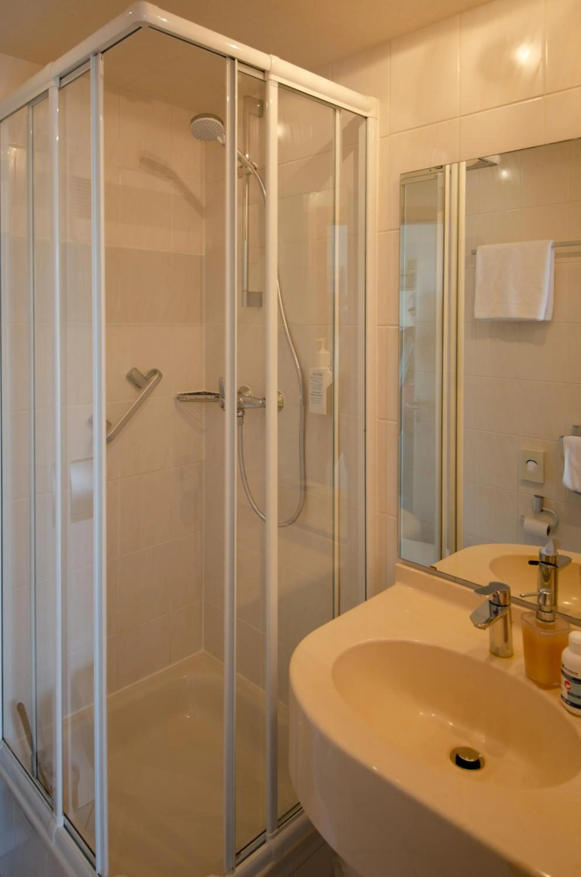 Bathroom in Hotel Morjan