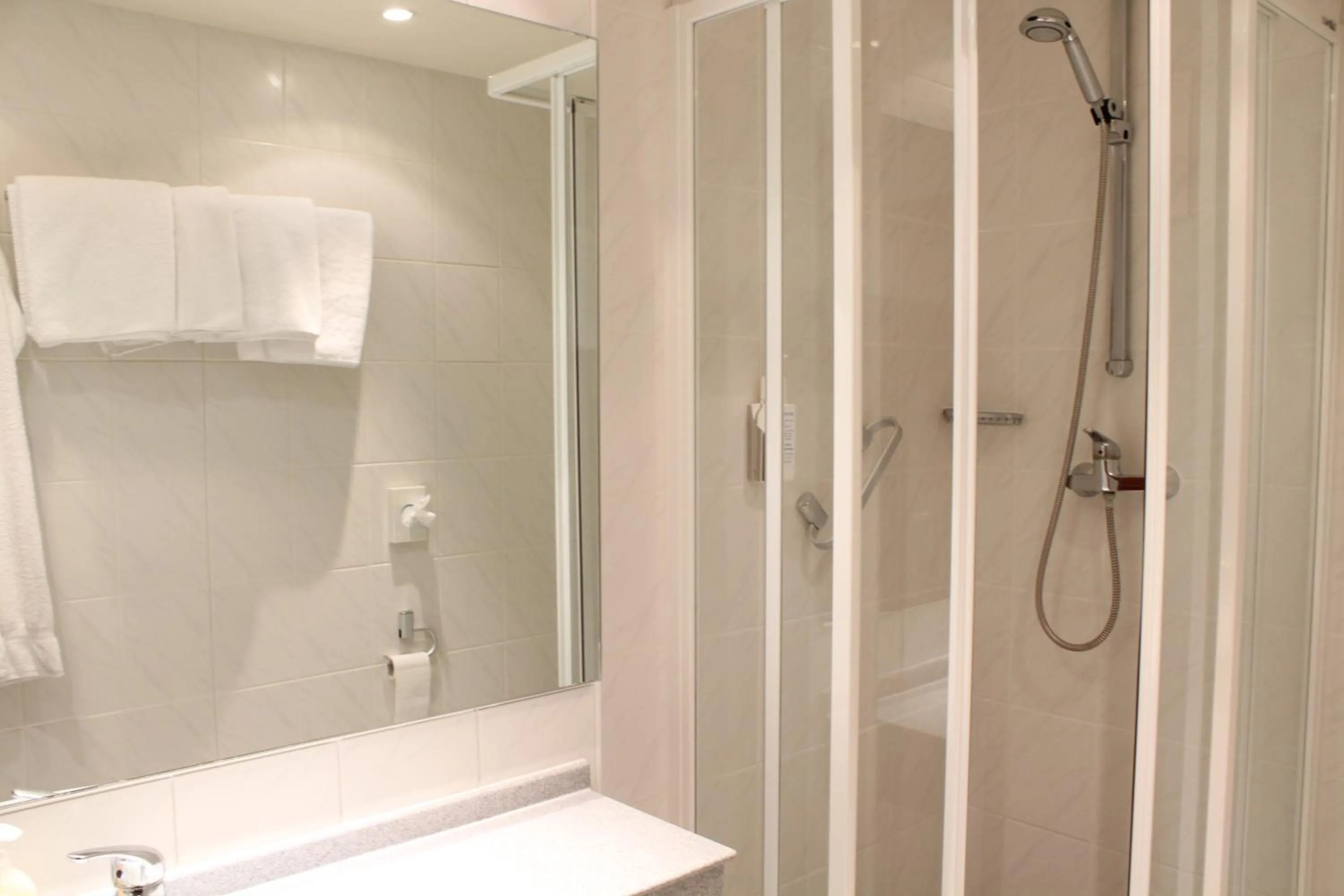 Shower in Hotel Morjan