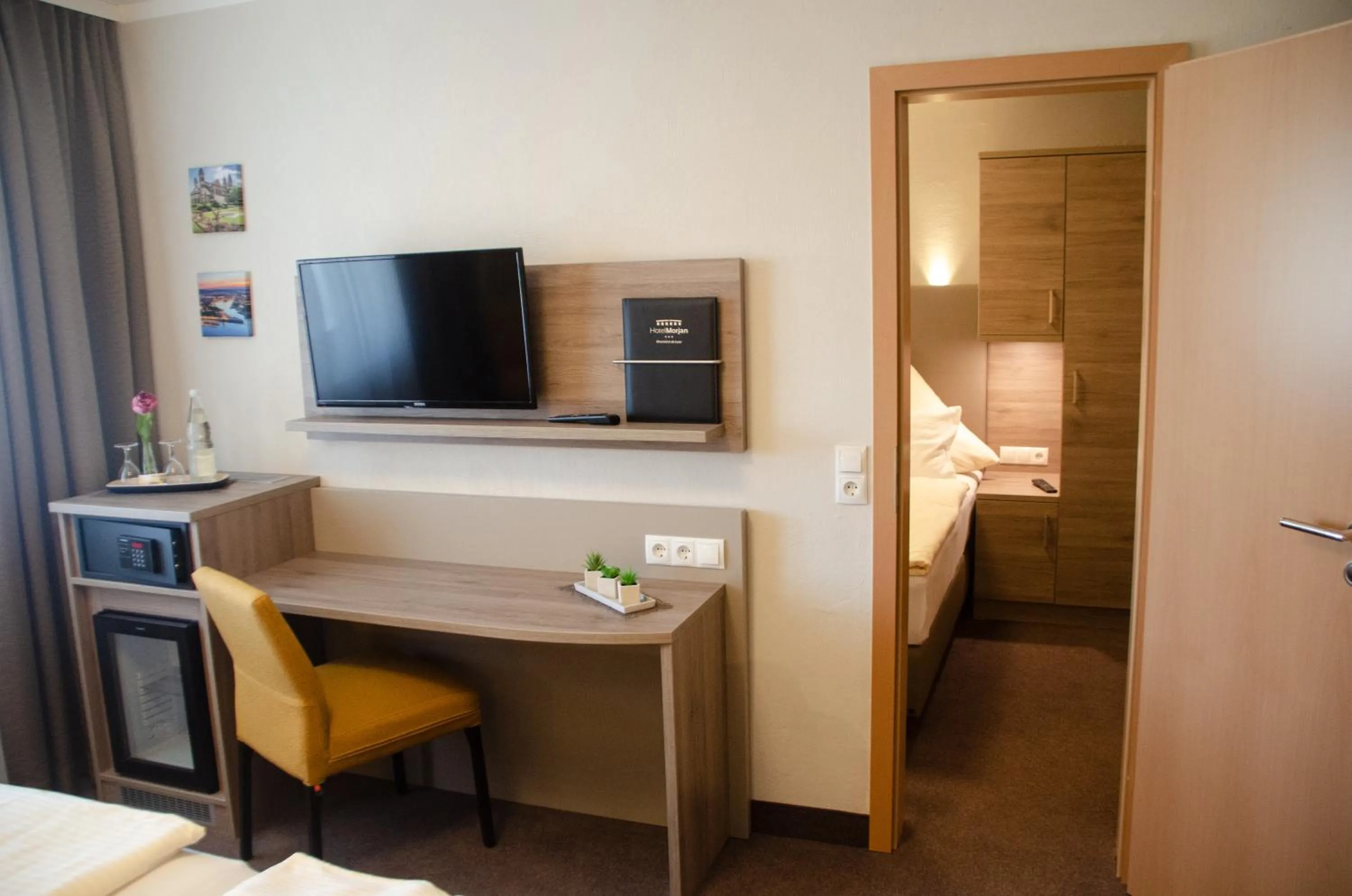 TV and multimedia, Bed in Hotel Morjan