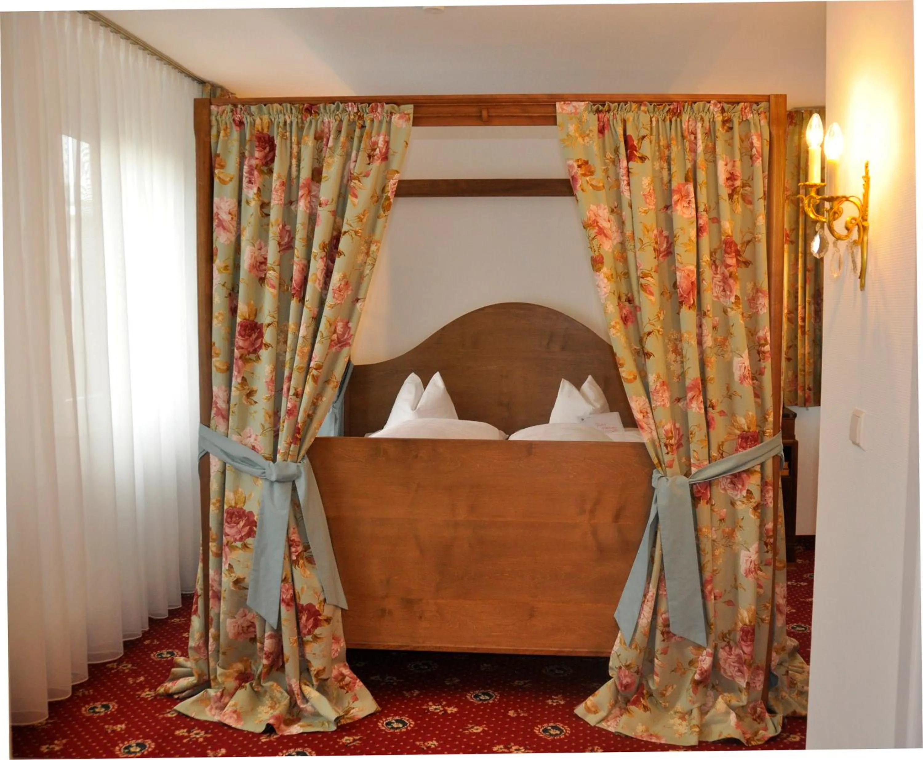 Bed in Hotel Restaurant Krehl's Linde