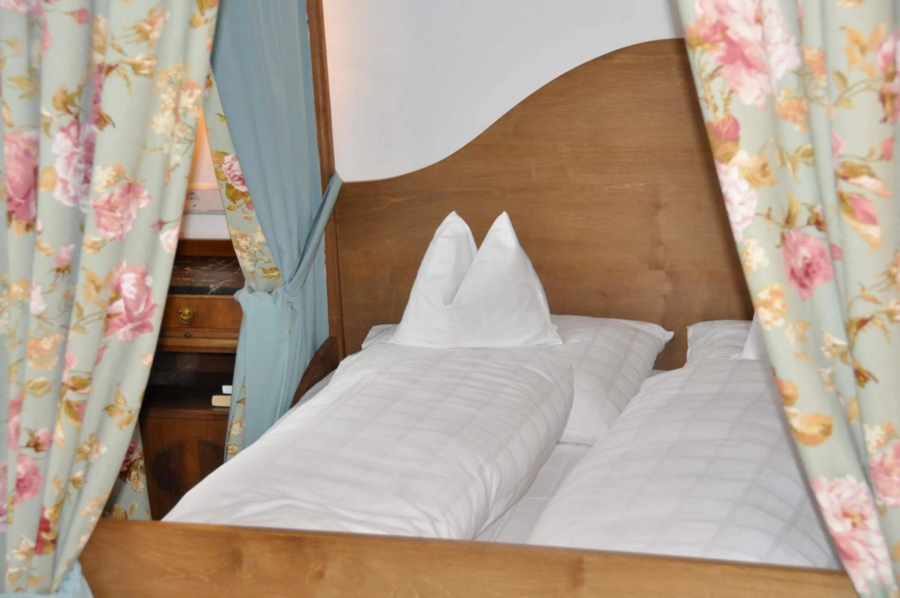 Bed in Hotel Restaurant Krehl's Linde