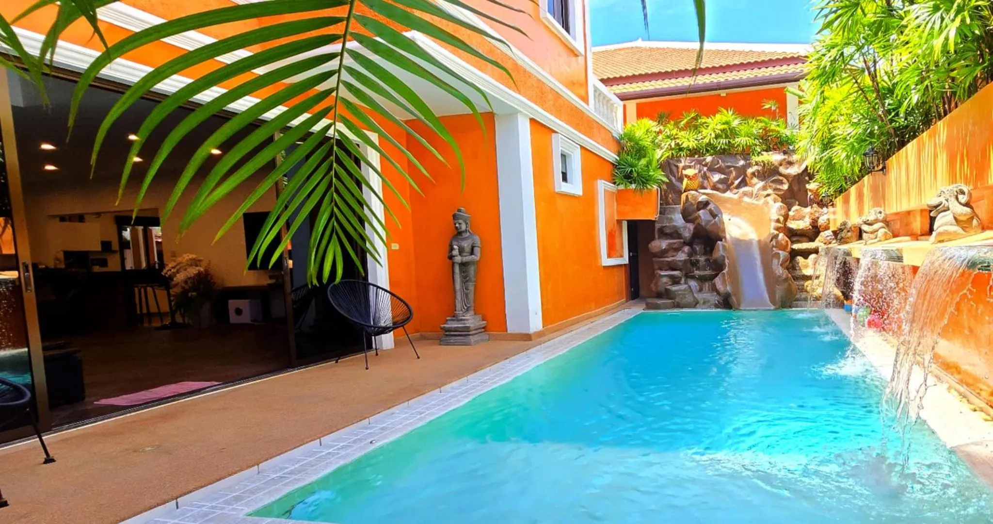 Day in HIDELAND Luxury Pool Villa Pattaya Walking Street 5 Bedrooms